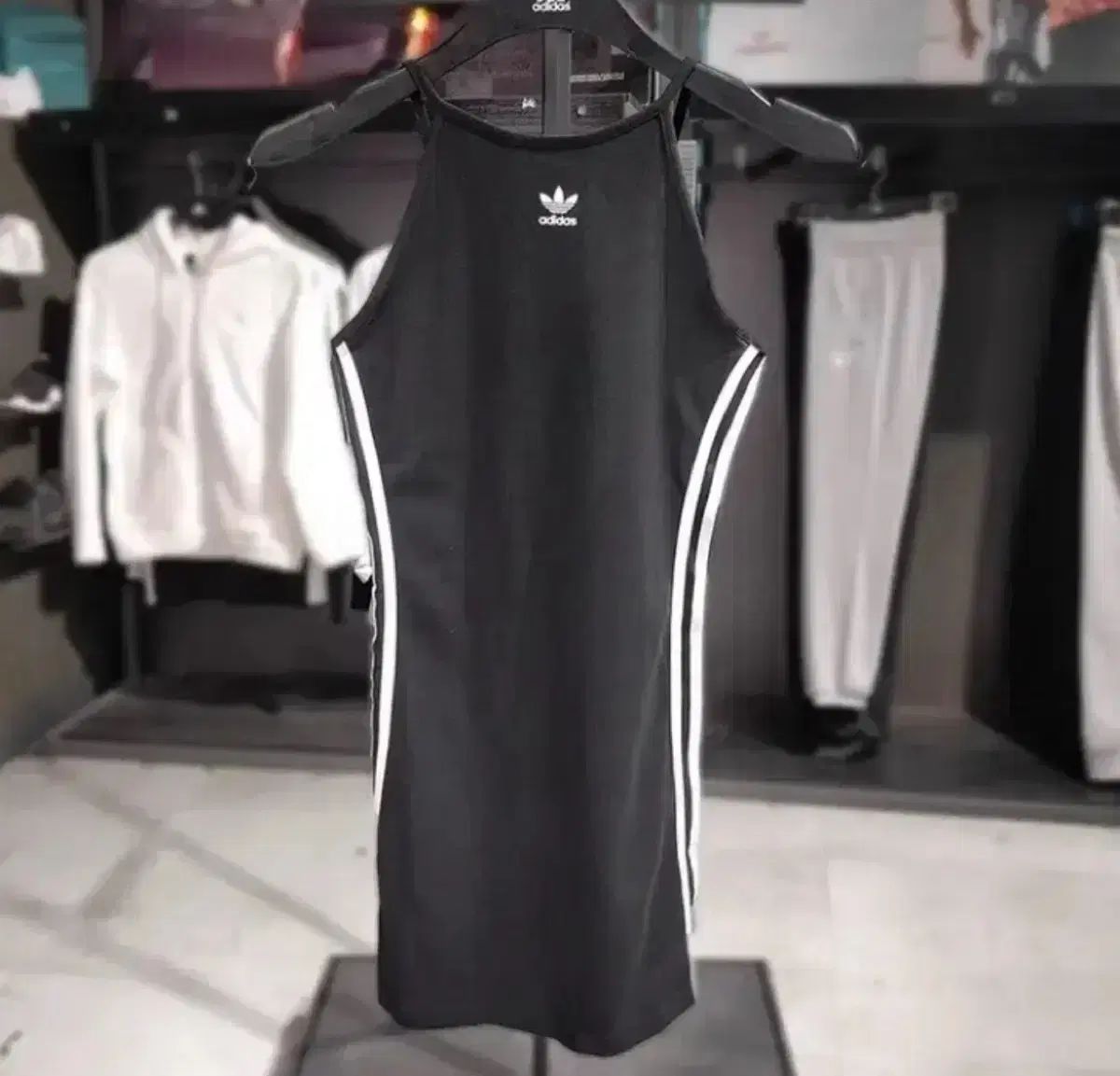 アディダス ノースリーブ ONE PIECE ミニスカート