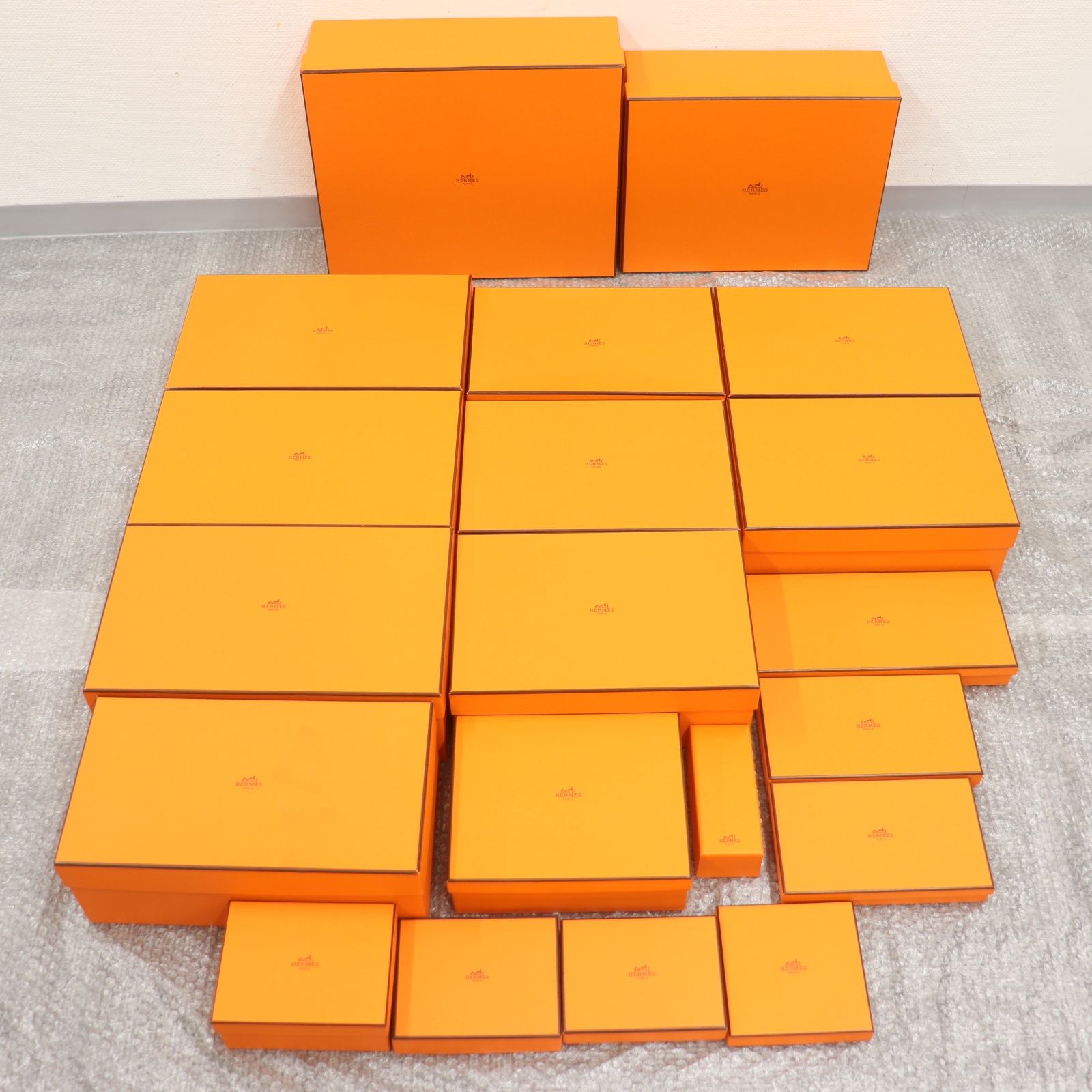 HERMES オレンジボックス 32x35x16 cm HERMES オレンジボックス 32x35x16 cm HERMES オレンジボックス