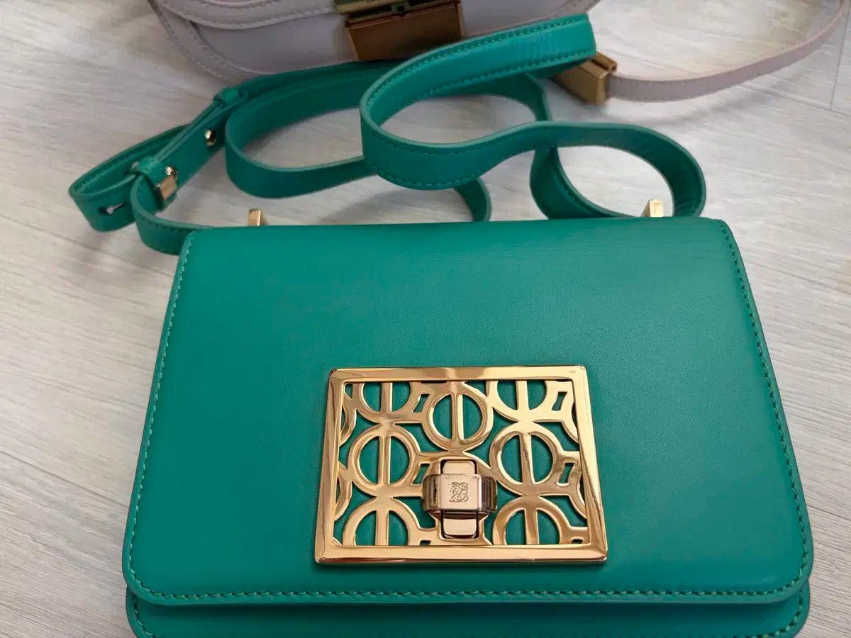 Louis Quatorze テヨン TAEYEON バッグ