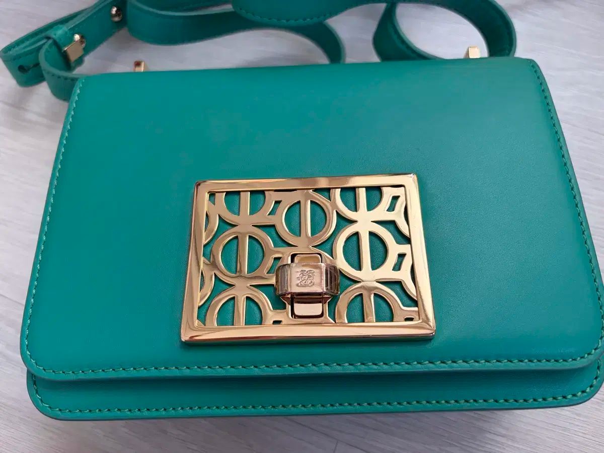 Louis Quatorze テヨン TAEYEON バッグ