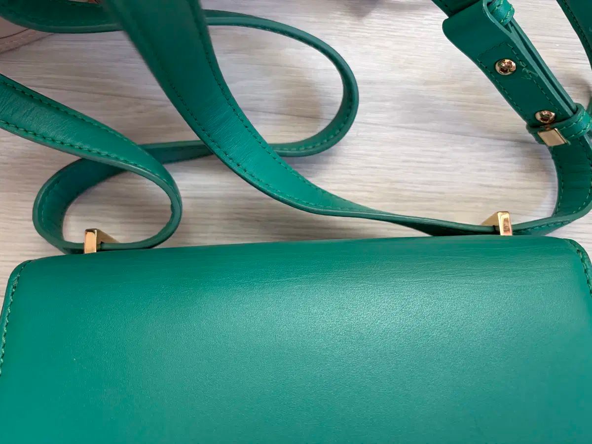  Louis Quatorze テヨン TAEYEON バッグ メッセンジャーバッグ ショルダーバッグ