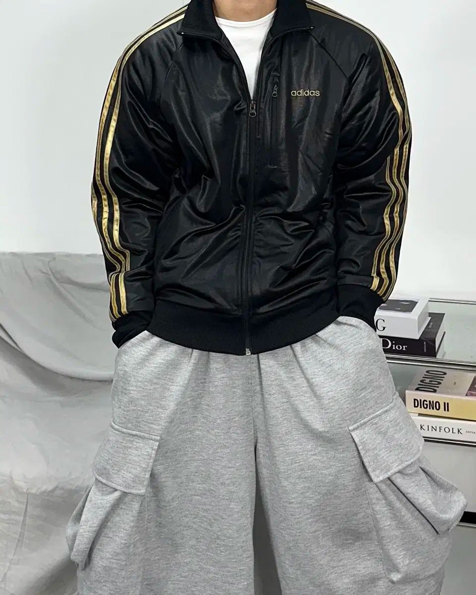 直筆サイン入りFEILER マリコ千住 小売 50周年タオルハンカチ＋軌跡本