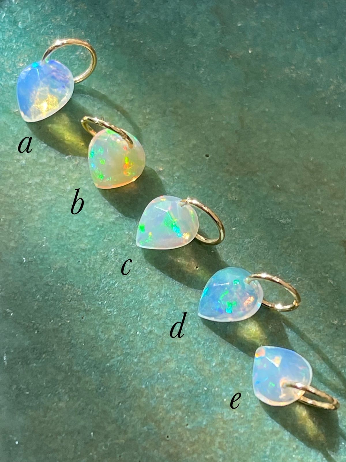14kgf＊エチオピアンオパールのプチチャーム a〜c - メルカリ