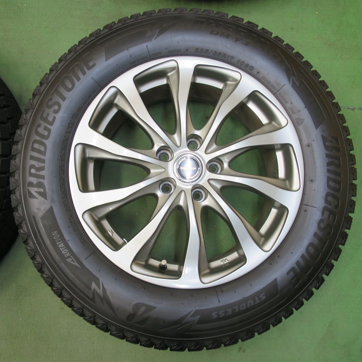 バリ溝！24年！キレイ！ほぼ10分☆スタッドレス 225/65R17