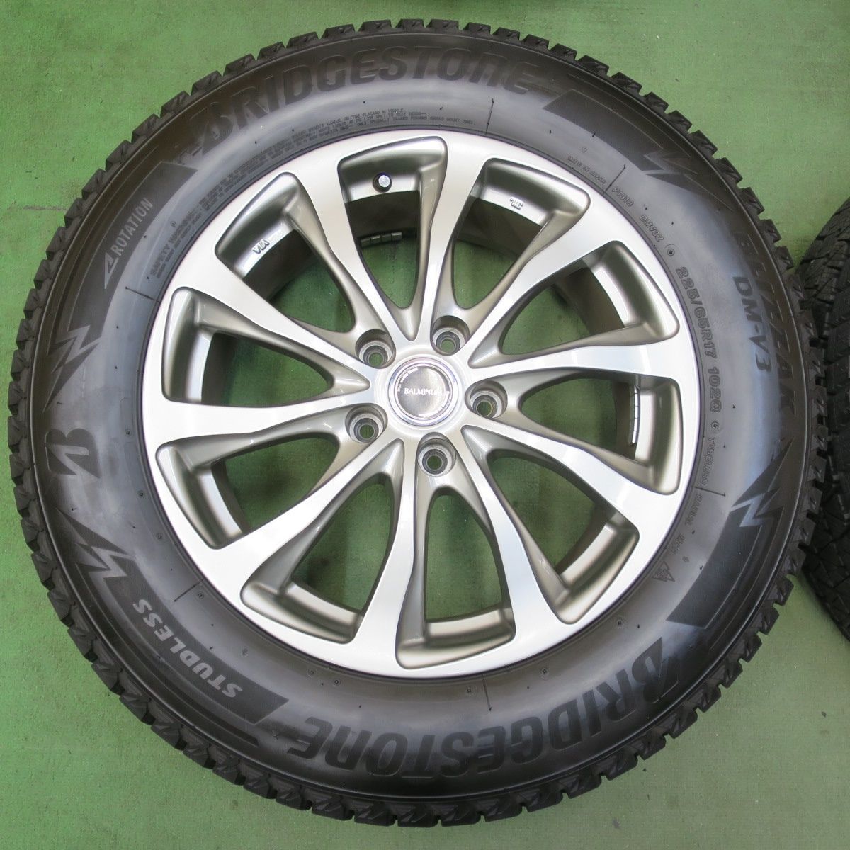 ◆ BALMINUM社外17インチ★225/65R17★21年スタッドレスタイヤ ◇ BALMINUM社外17インチ☆225/65R17☆21年スタッドレスタイヤ バリ溝！24