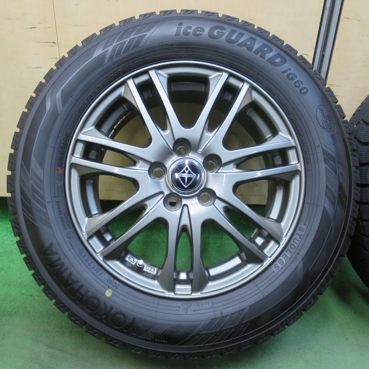 バリ溝使用期間1シーズンスタッドレスアルミセット195/65-15 2023製造
