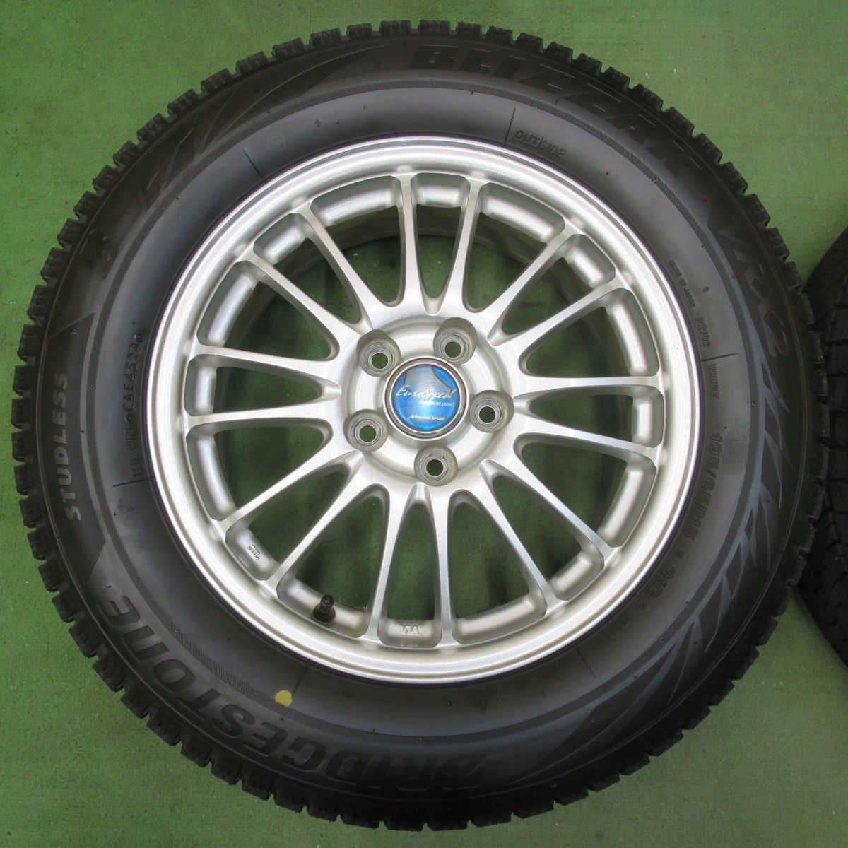国産バリ溝23年式195/65R15 スタッドレス プリウス‼️スタッドレス‼️195/65R15‼️超高年式‼️東北6県無料配送