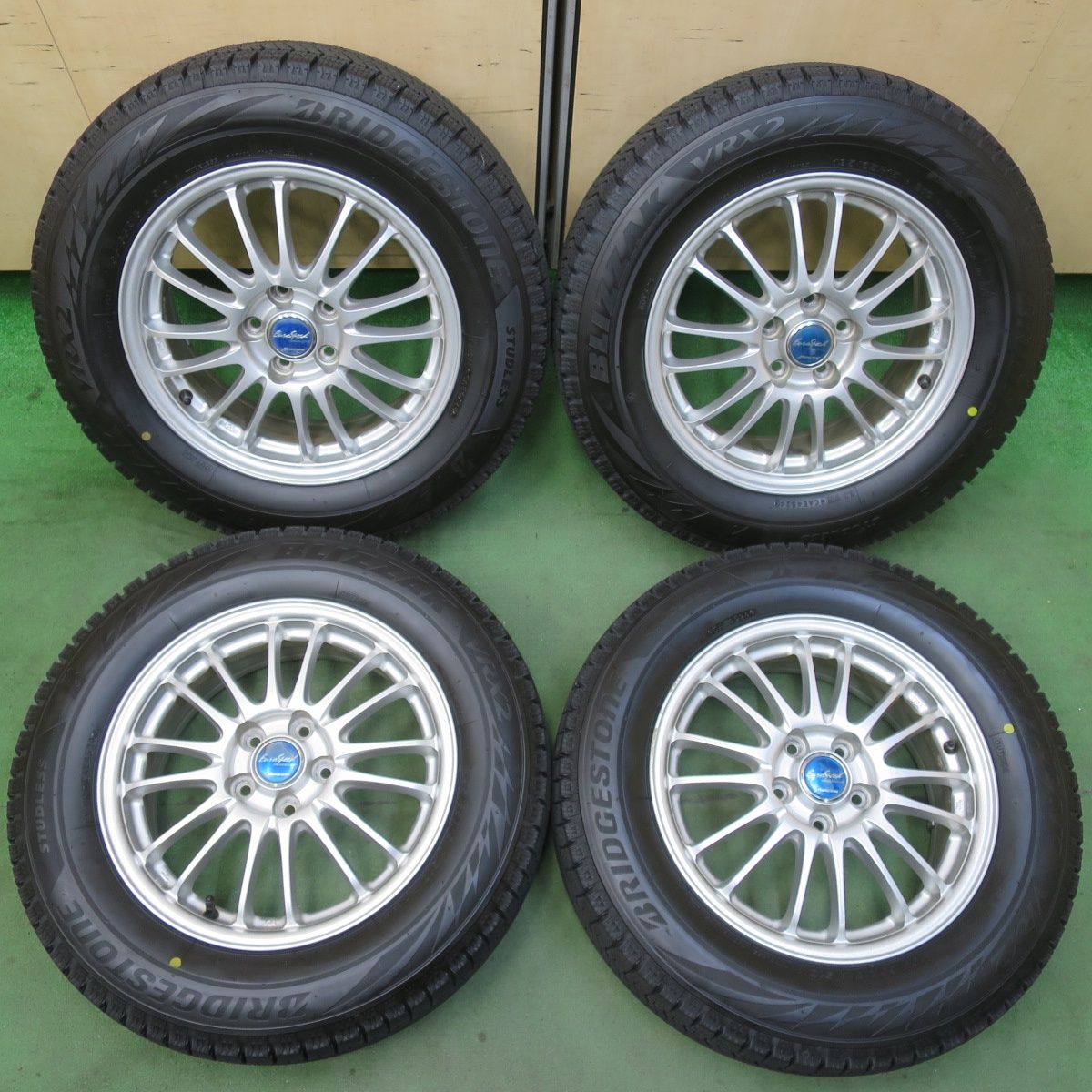 バリ溝！24年！キレイ！ほぼ10分☆プリウス 等 195/65R15 スタッドレス