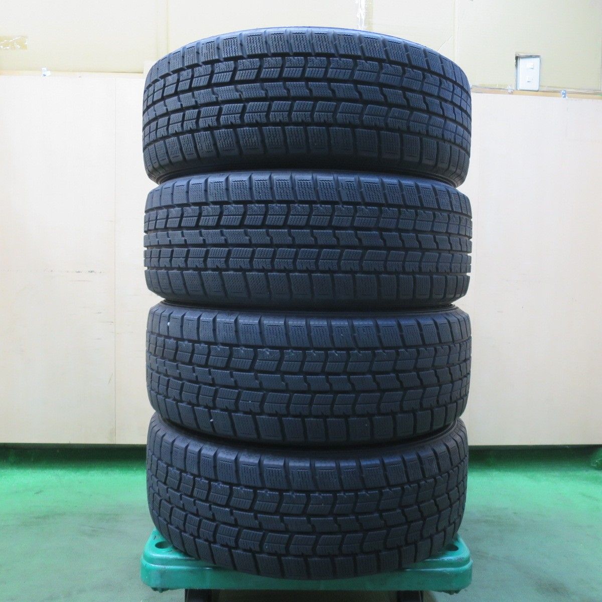 バリ溝！キレイ！9.5分☆スタッドレス 215/50R17 グッドイヤー アイス