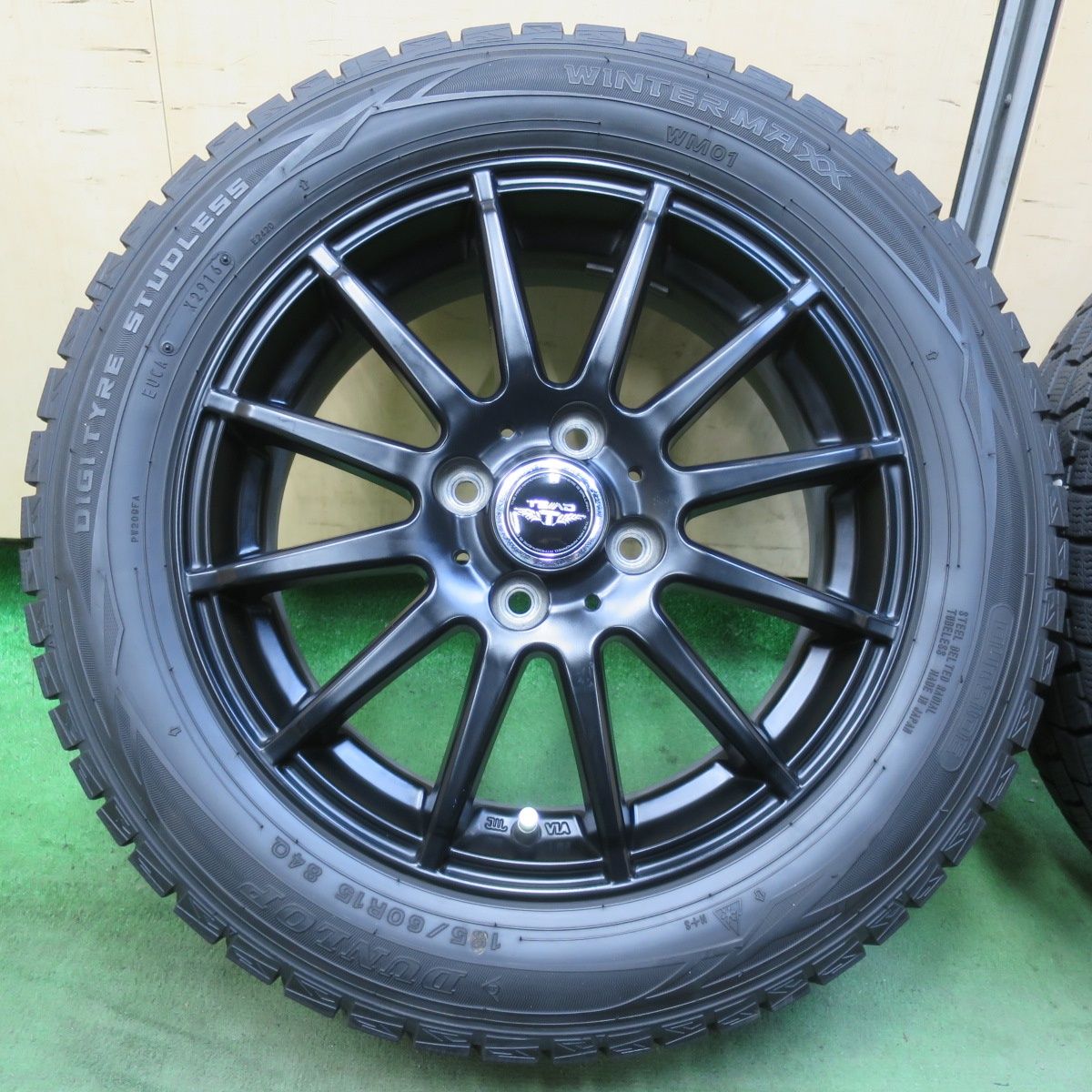 バリ溝！キレイ！8.5分☆スタッドレス 185/60R15 ダンロップ
