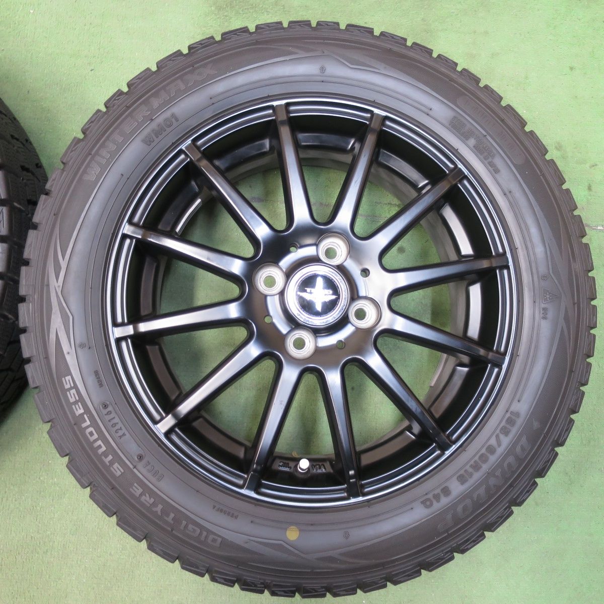 バリ溝！キレイ！8.5分☆スタッドレス 185/60R15 ダンロップ