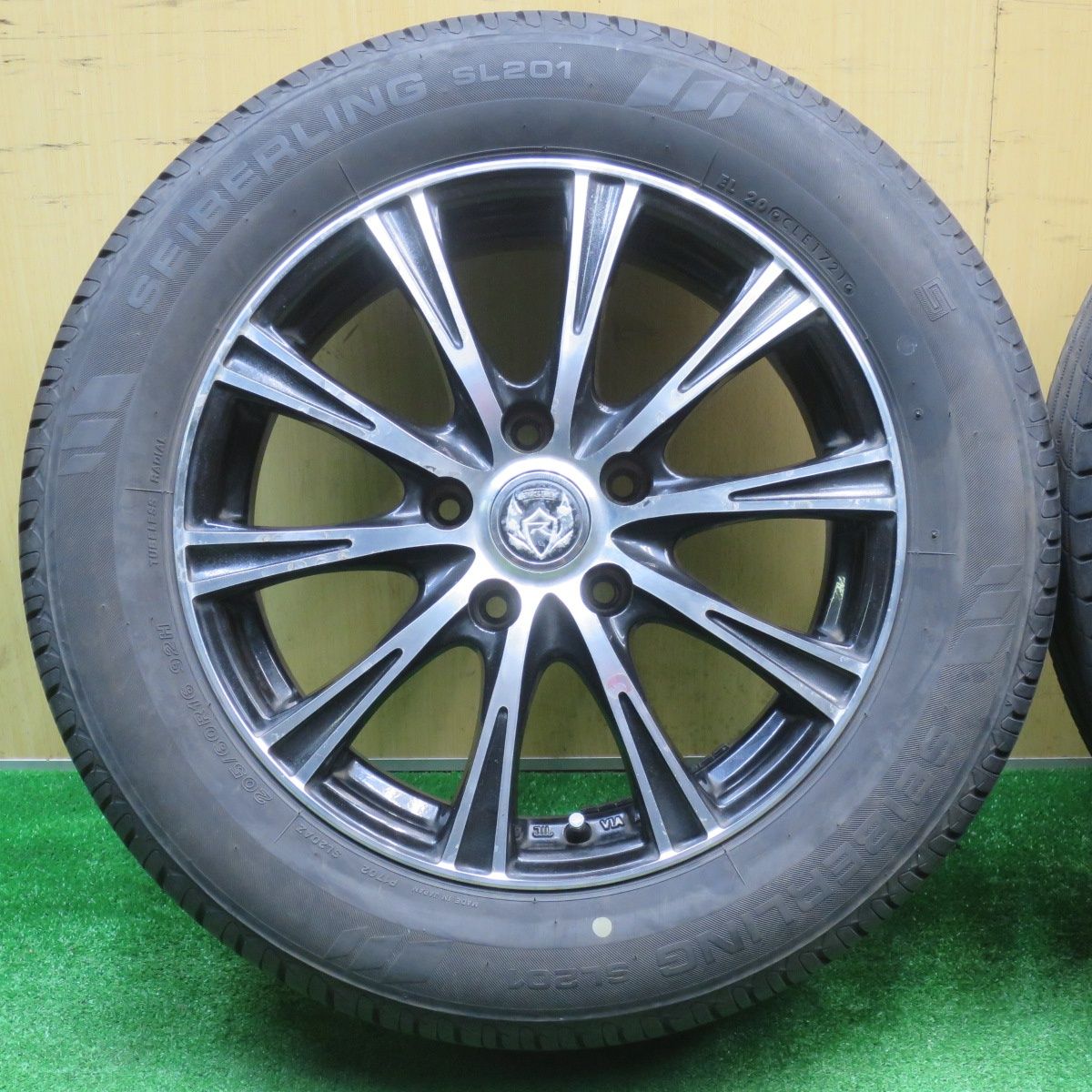 バリ溝！21年！8.5分☆205/60R16 セイバーリング SL201 RiZLEY