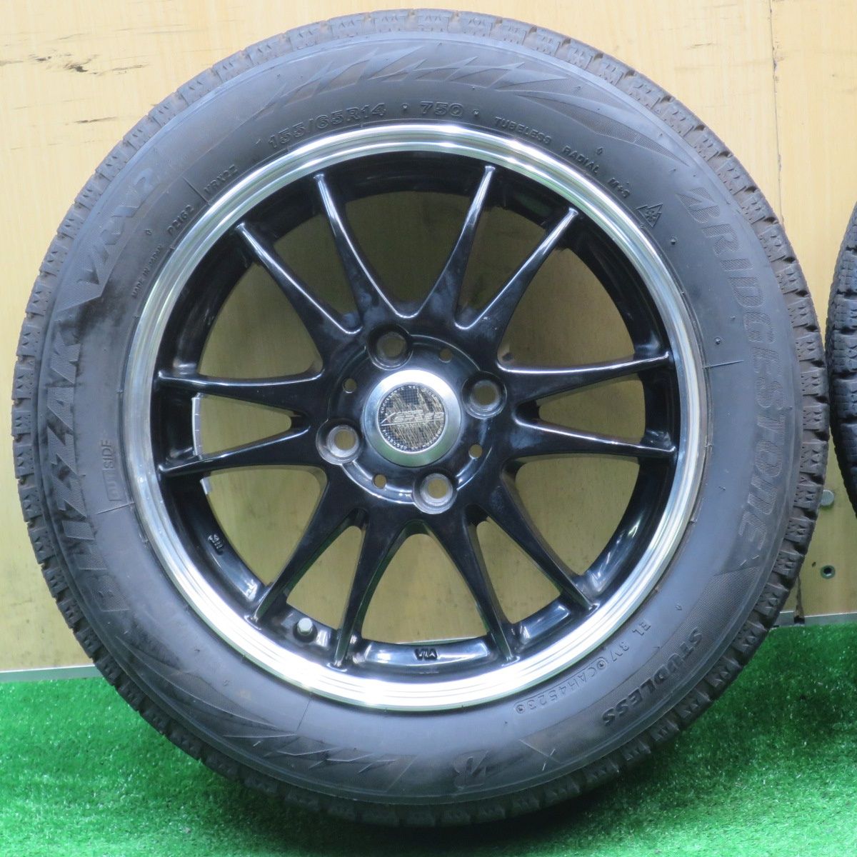 バリ溝！23年！8.5分☆スタッドレス 155/65R14 ブリヂストン
