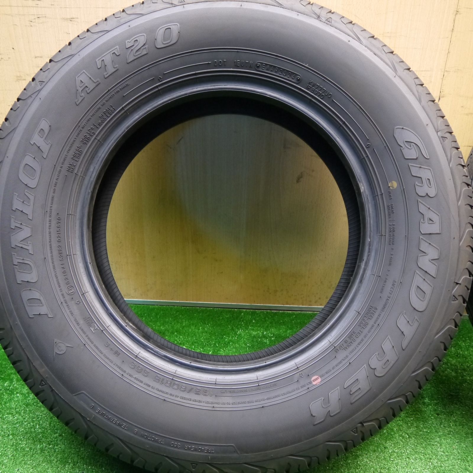 バリ溝！24年！8.5分☆195/80R15 ダンロップ AT20 グラントレック 15