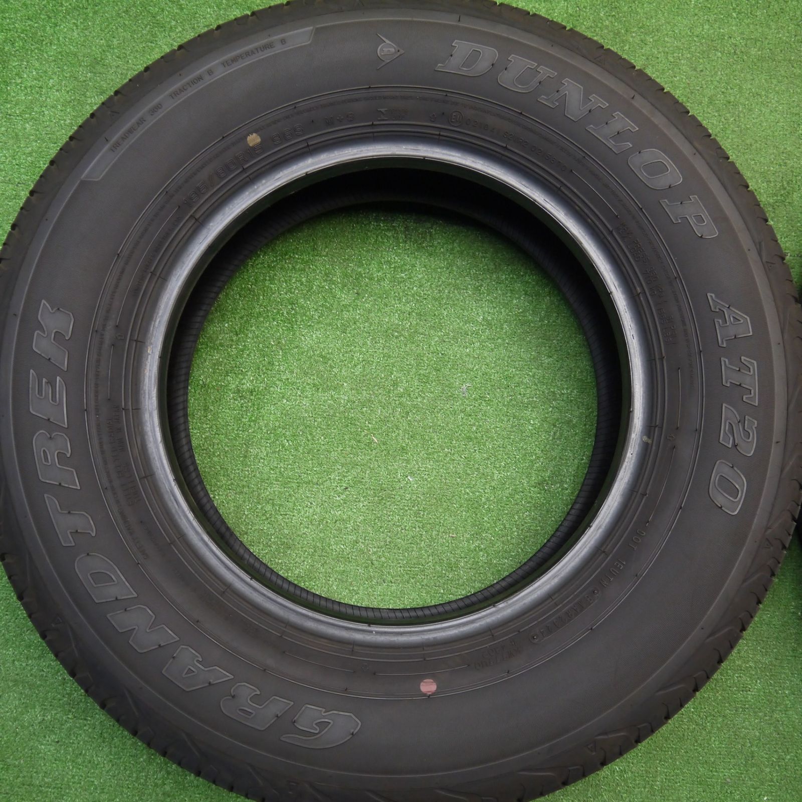 バリ溝！24年！8.5分☆195/80R15 ダンロップ AT20 グラントレック 15