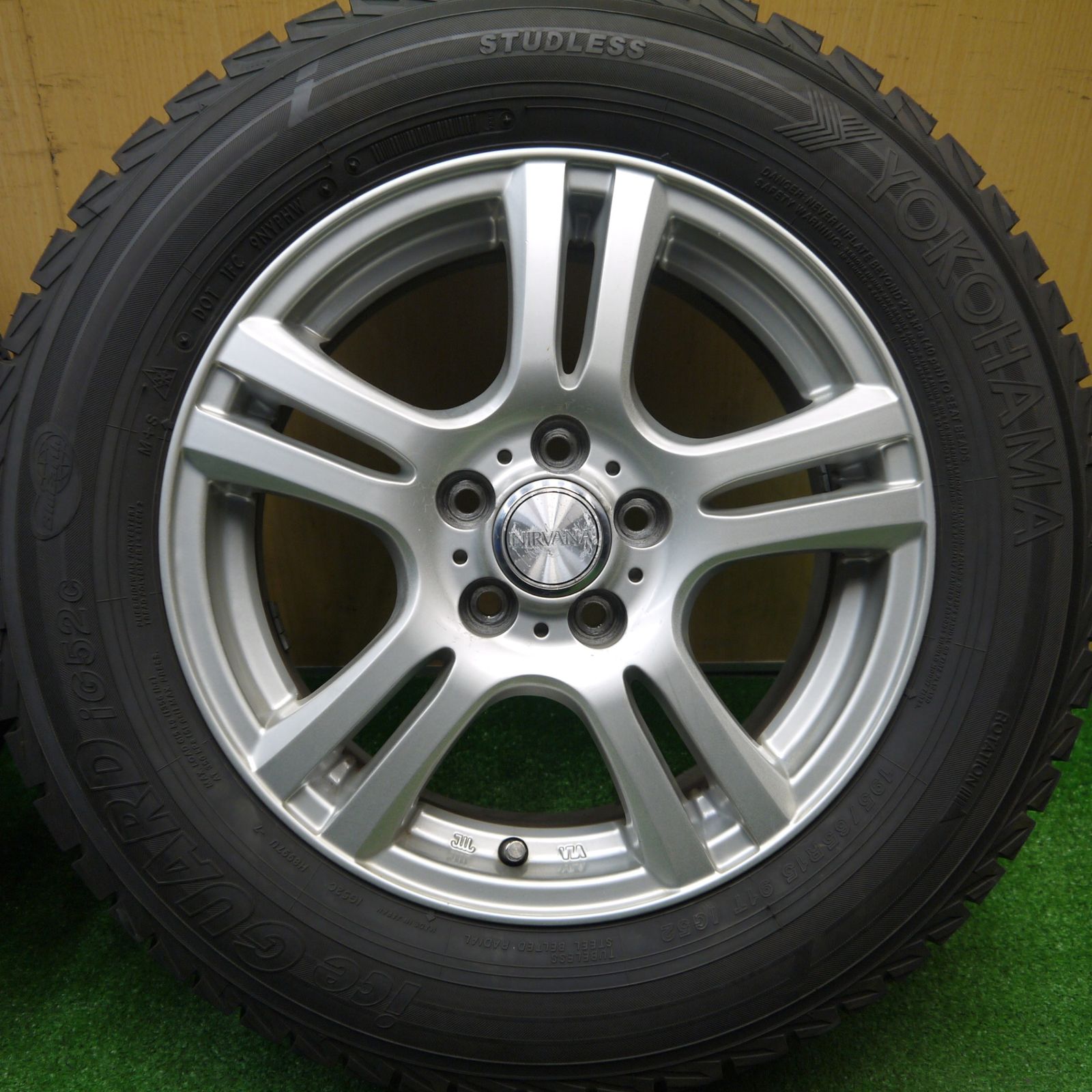 国産バリ溝23年式195/65R15 スタッドレス バリ溝！23年！キレイ！9.5分☆プリウス 等 195/65R15 スタッドレス