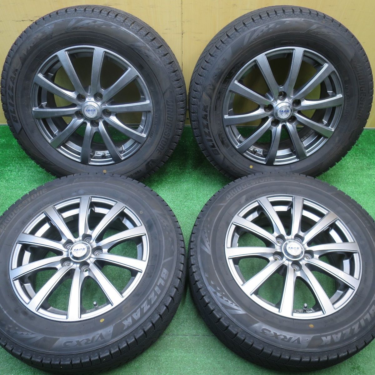バリ溝！24年！キレイ！9.5分☆プリウス 等 195/65R15 スタッドレス