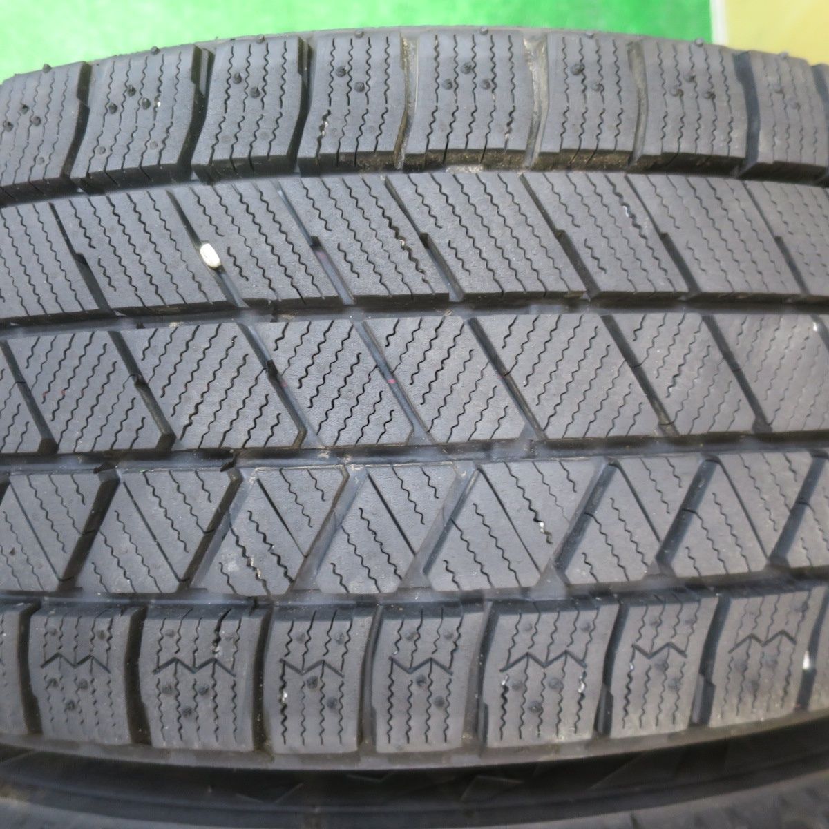 バリ溝！24年！キレイ！9.5分☆プリウス 等 195/65R15 スタッドレス