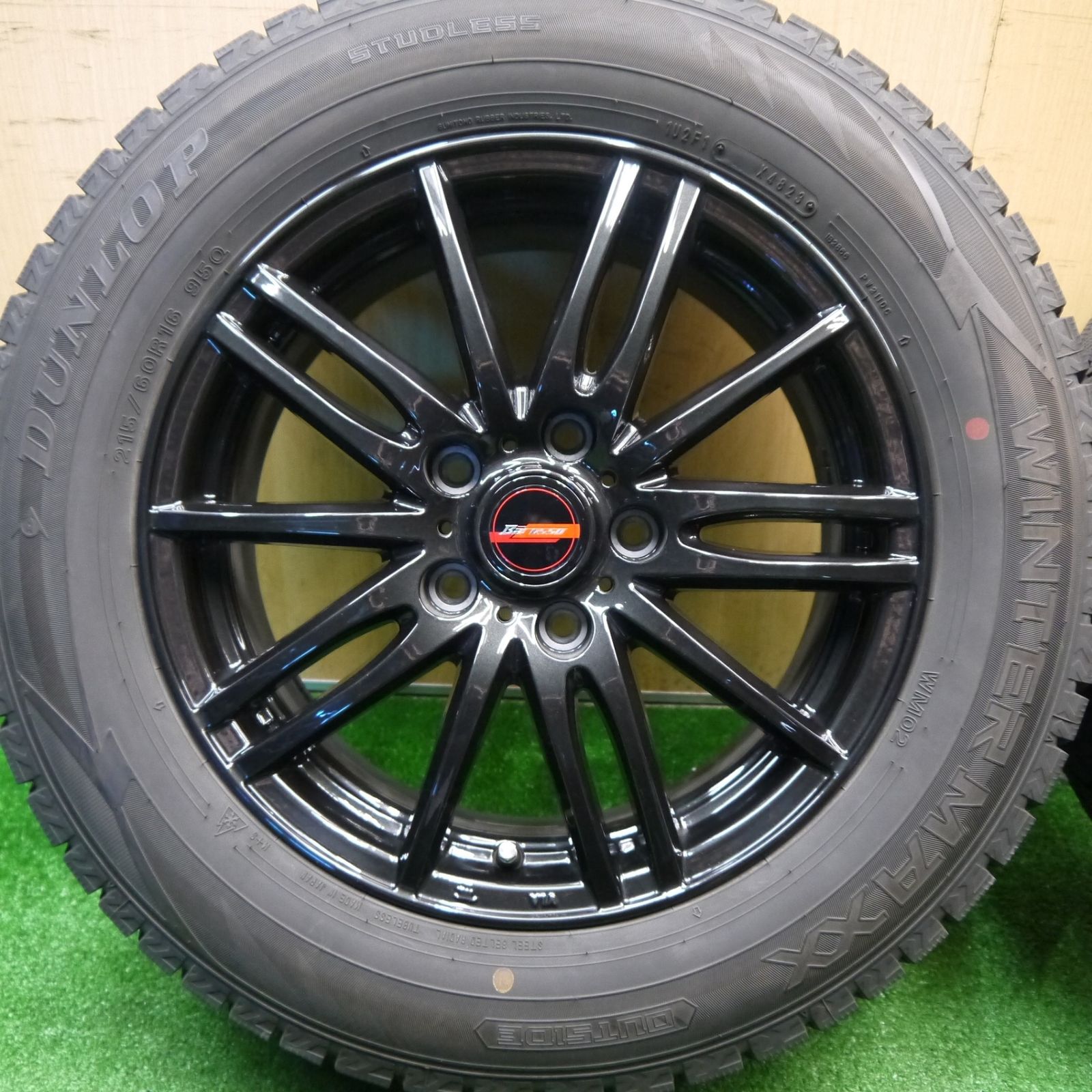バリ溝！23年！キレイ！9.5分☆スタッドレス 215/60R16 ダンロップ 