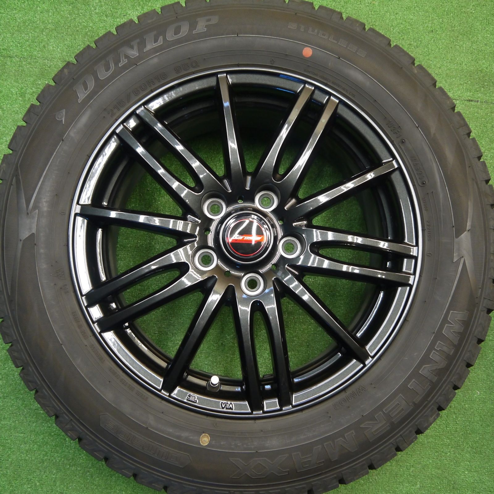 バリ溝！23年！キレイ！9.5分☆スタッドレス 215/60R16 ダンロップ