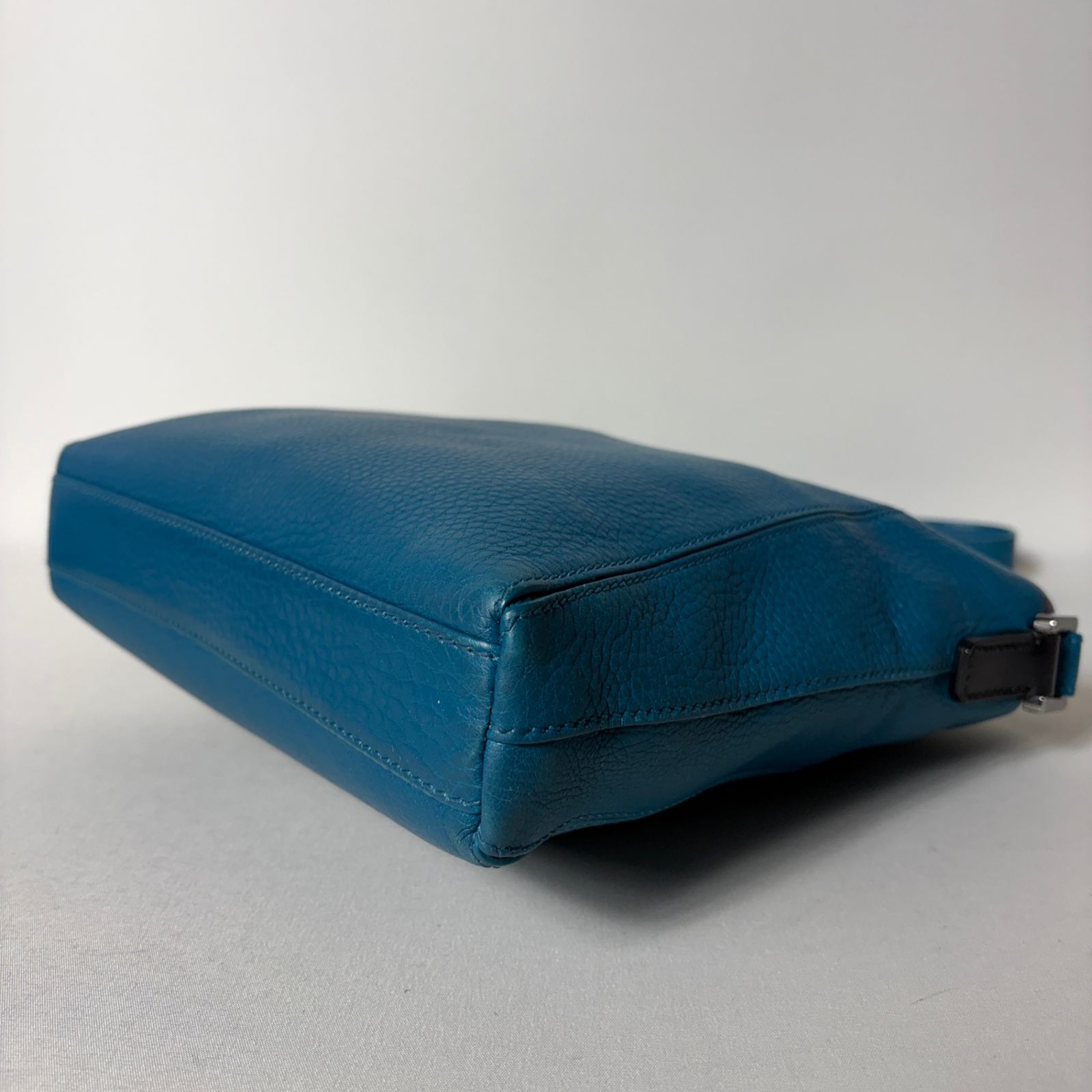 2510-83｜美品｜ブルガリ オクト ショルダーバッグ レザー ブルー