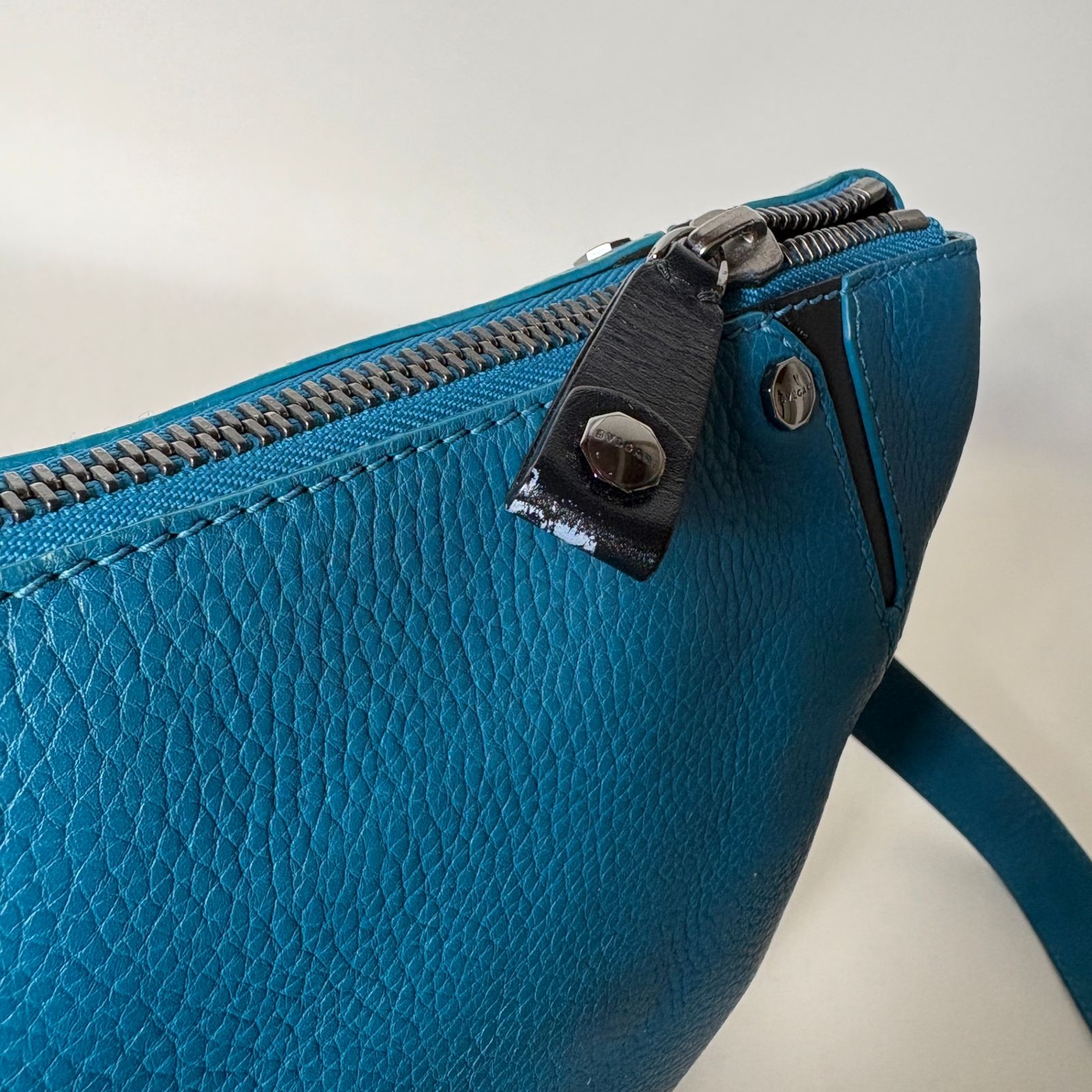 2510-83｜美品｜ブルガリ オクト ショルダーバッグ レザー ブルー