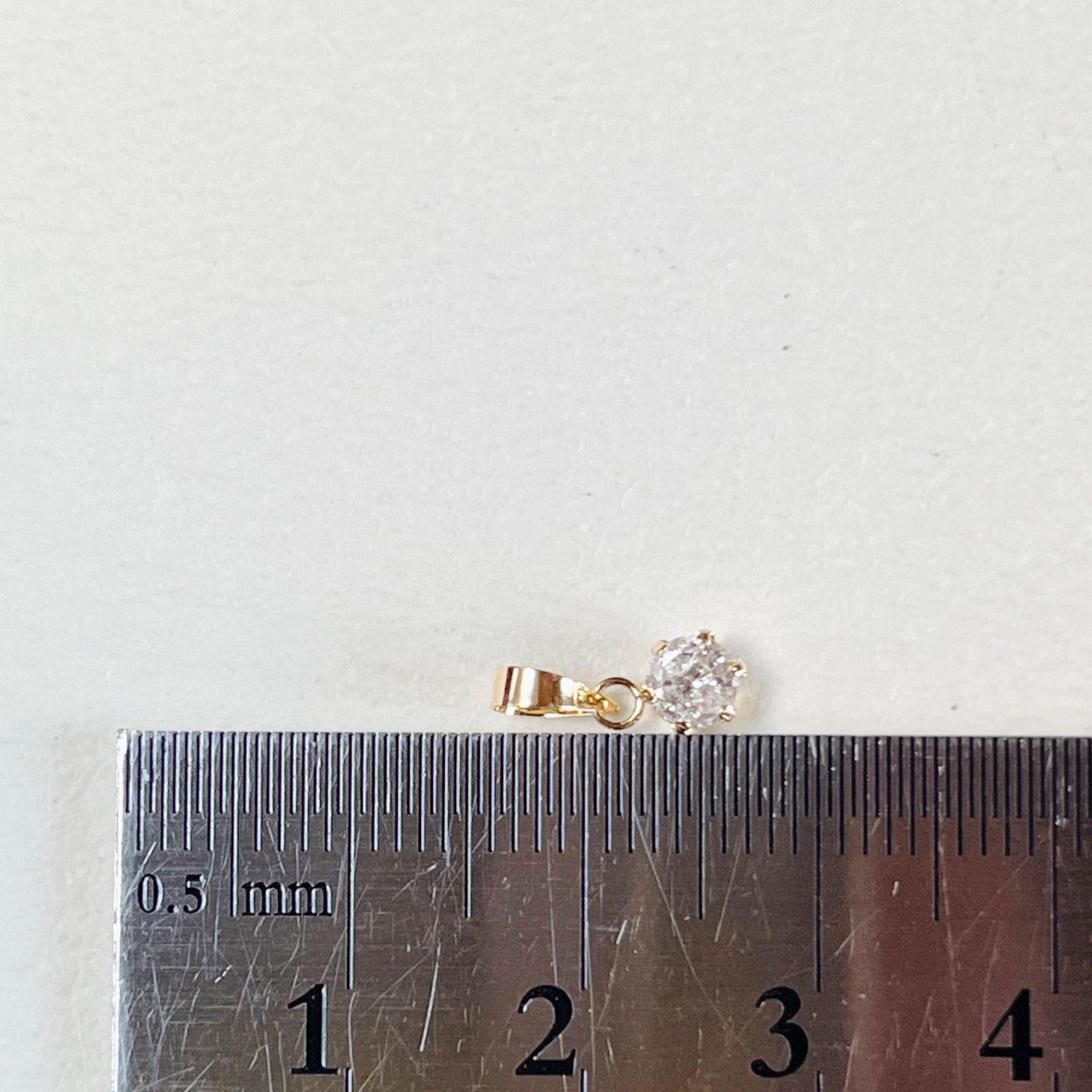 SALE☆特価☆】K18 天然ダイヤモンド 0.25ctペンダントトップ 5 - メルカリ