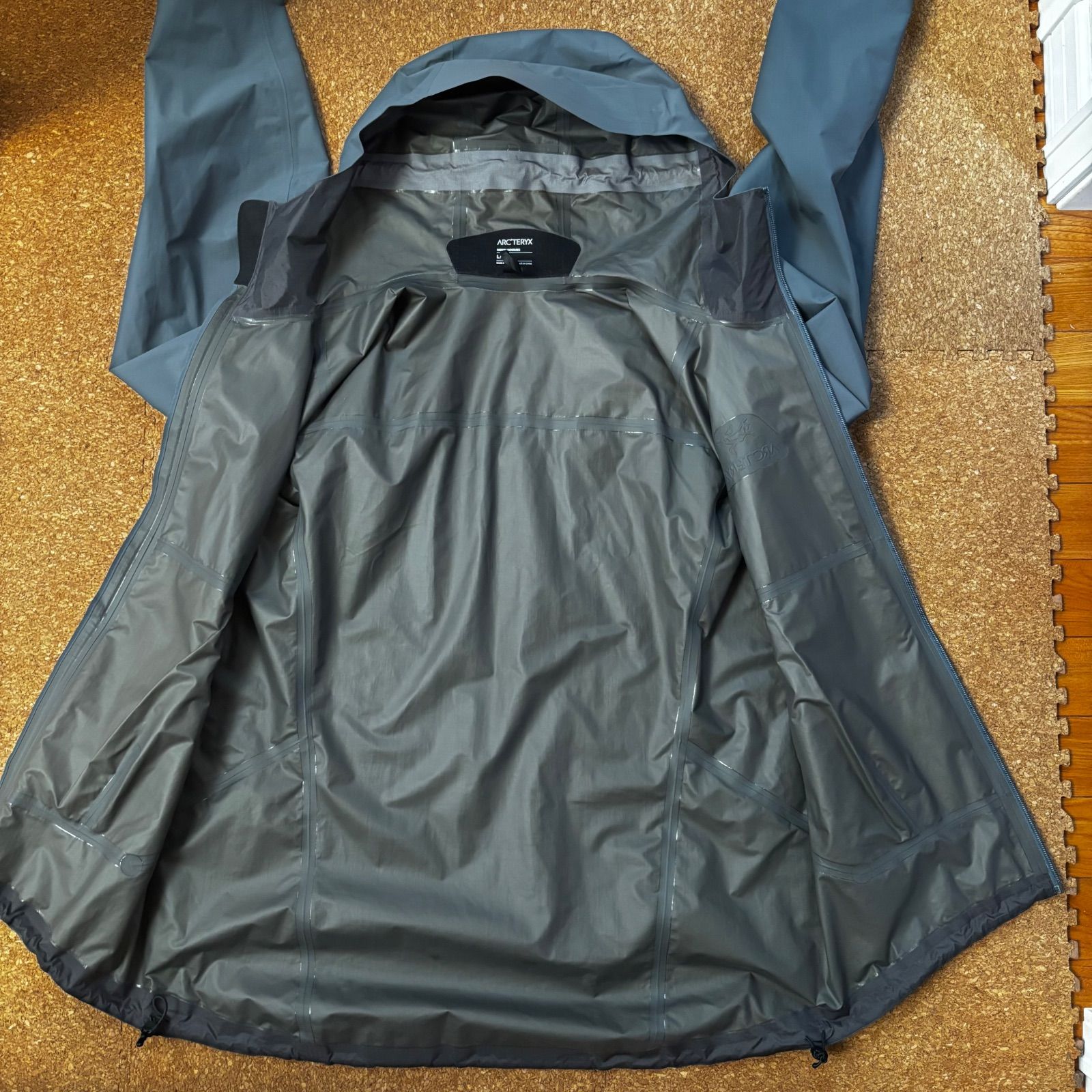 美品　アークテリクス　ゼータSL メンズL グレー　ゴアテックス　ナイロン 美品 アークテリクス ゼータSL メンズL グレー ゴアテックス ナイロン