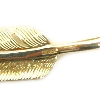 Kenshiro ケンシロウ 和彫りフェザーネックレストップ シルバー Kenshiro ケンシロウ 和彫り フェザー ネックレス トップ 左向き F