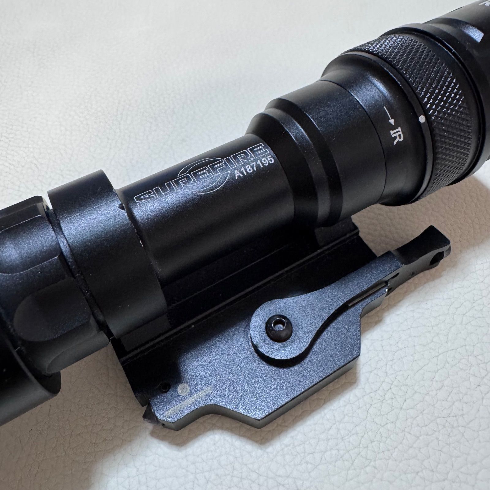 SUREFIRE シュアファイア M93 フラッシュライト A187195 動作未確認