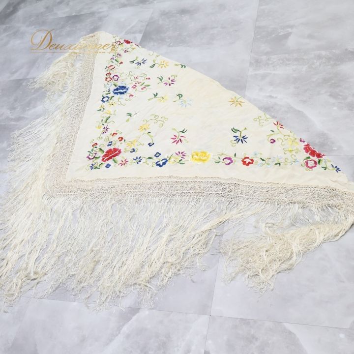 【美品】　フラメンコ　マントンシージョ刺繍　クリーム色 フラメンコ 衣装 マントン シージョ アイボリー クリーム 刺繍 フレコ