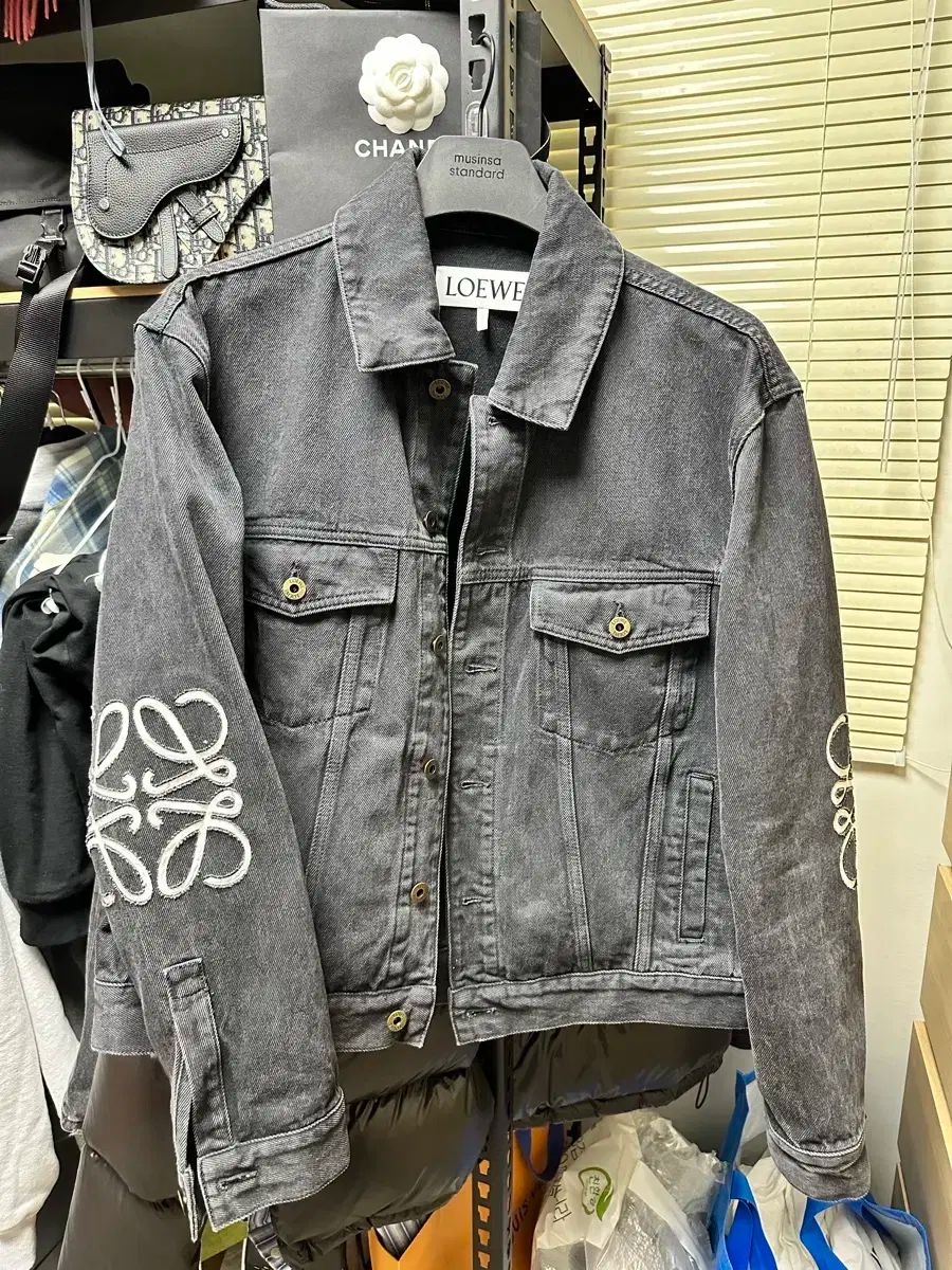 48) LOEWE アナグラム ブラックデニム デニム ジャケット - メルカリ