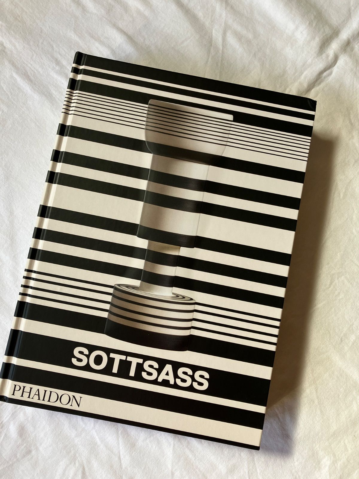 新刊）Ettore Sottsass エットレ・ソットサス 作品集 - メルカリ