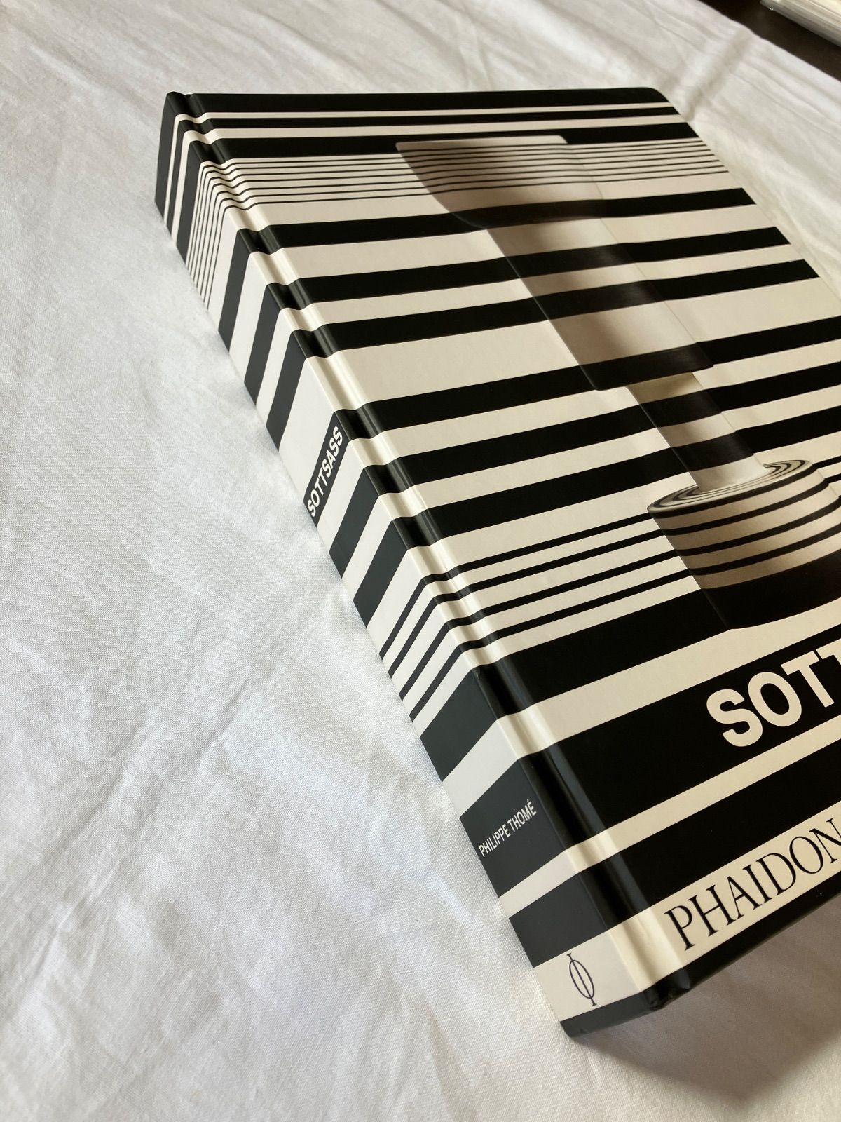 新刊）Ettore Sottsass エットレ・ソットサス 作品集 - メルカリ