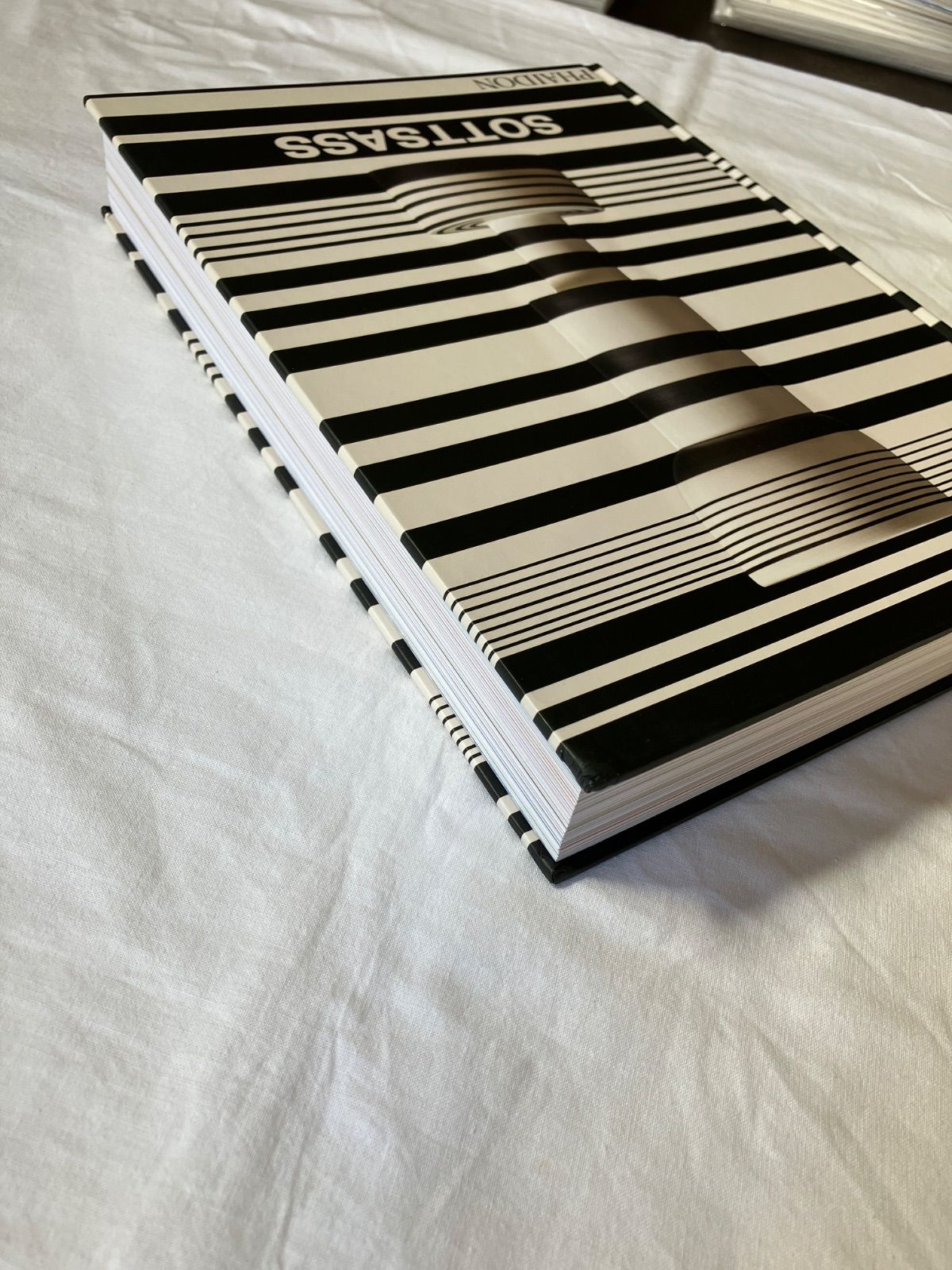 新刊）Ettore Sottsass エットレ・ソットサス 作品集 - メルカリ
