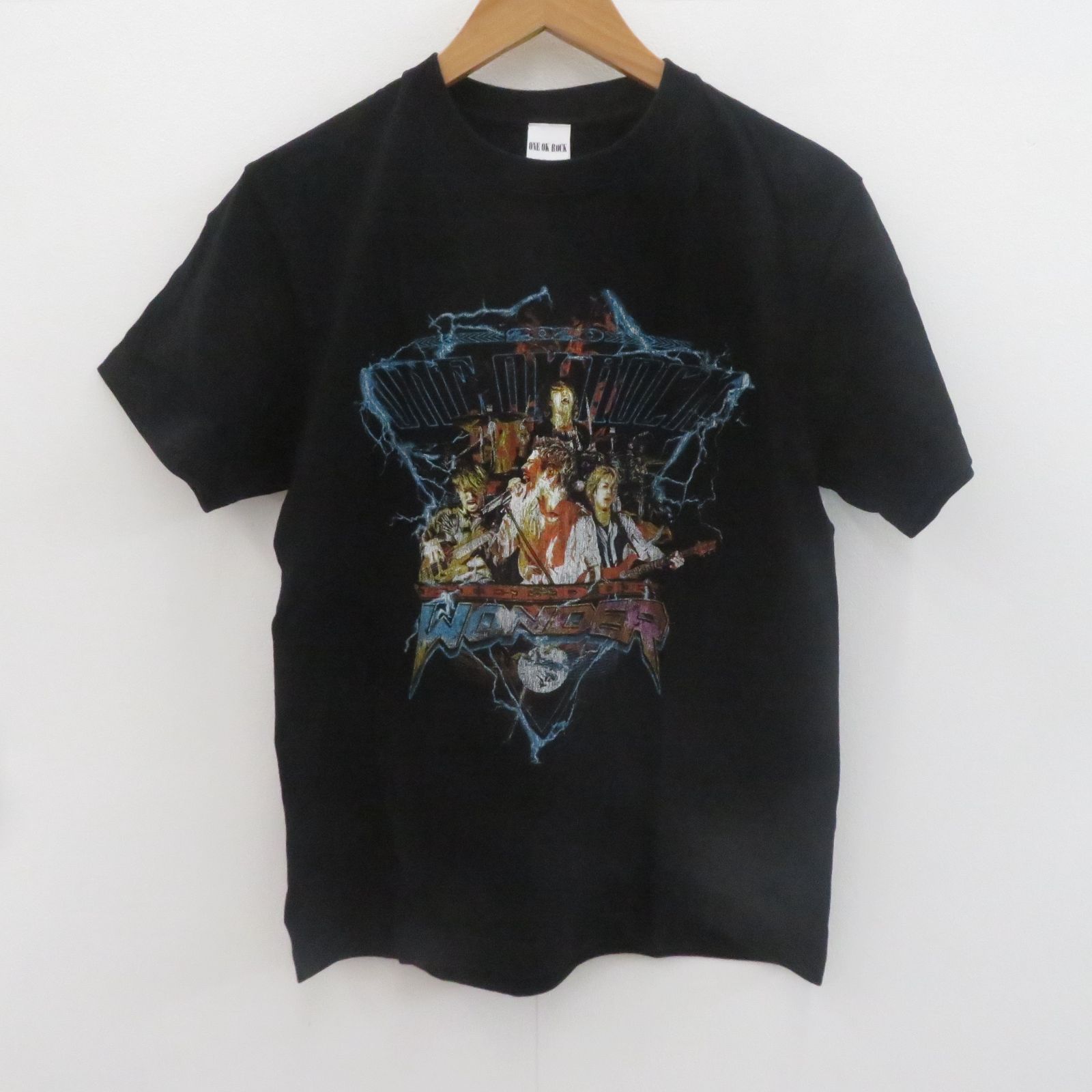 瀬戸店】ONE OK ROCK Field of wonder フォトTシャツ【353-8249