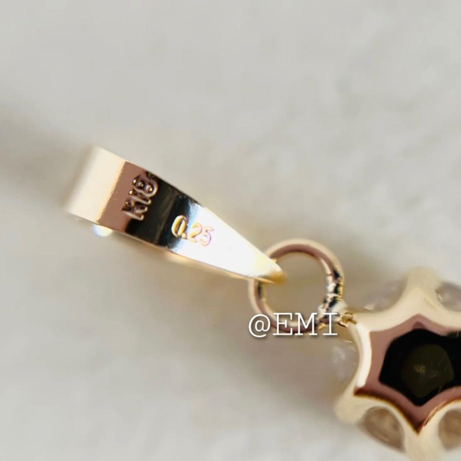 SALE☆特価☆】K18 天然ダイヤモンド 0.25ctペンダントトップ 5 - メルカリ
