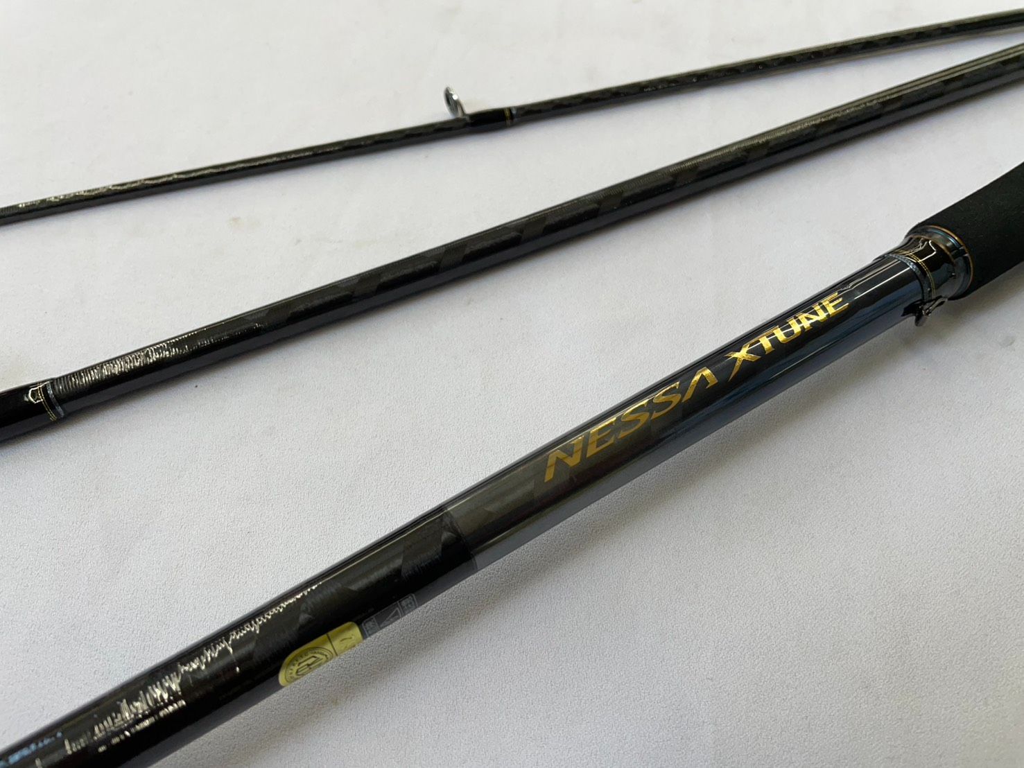 【訳あり未使用品！】シマノ　２０　ネッサ　エクスチューン　Ｓ１０４Ｍ　ショア　サーフ　キャスティング　スピニング　ロッド【０７】