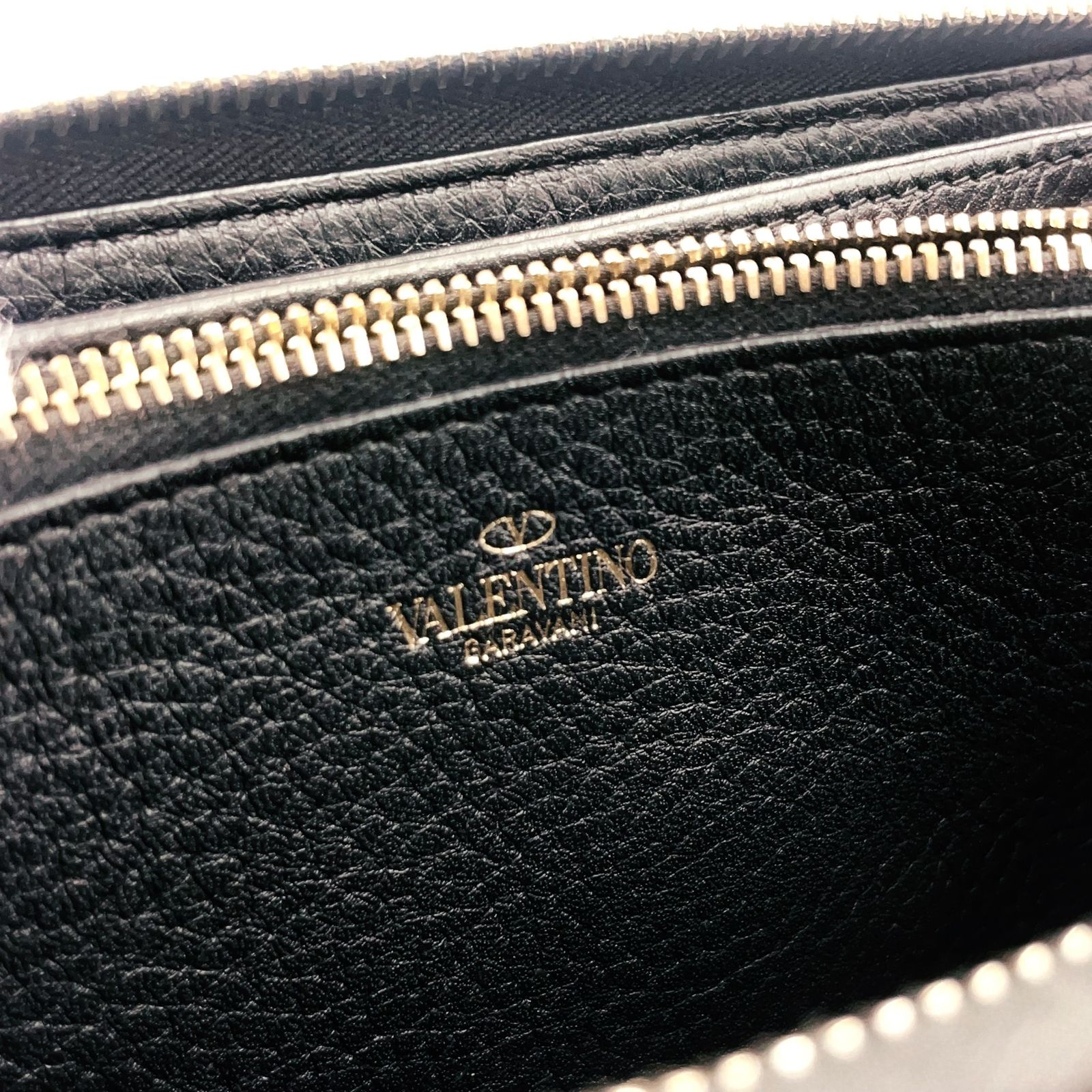 VALENTINO ロックスタッズ レザー ブラック 長財布 シルバー - メルカリ