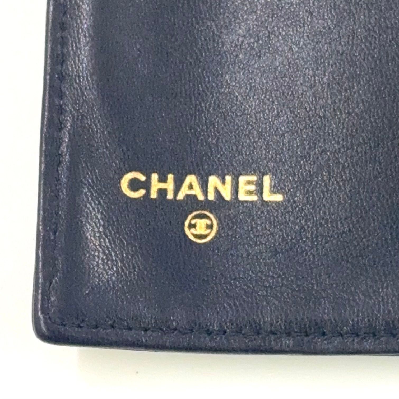 CHANEL三つ折り財布ココマーク ブラック ゴールド金具 ラムスキン CHANEL シャネル チョコバー ラムスキン 三つ折り財布 ブラック