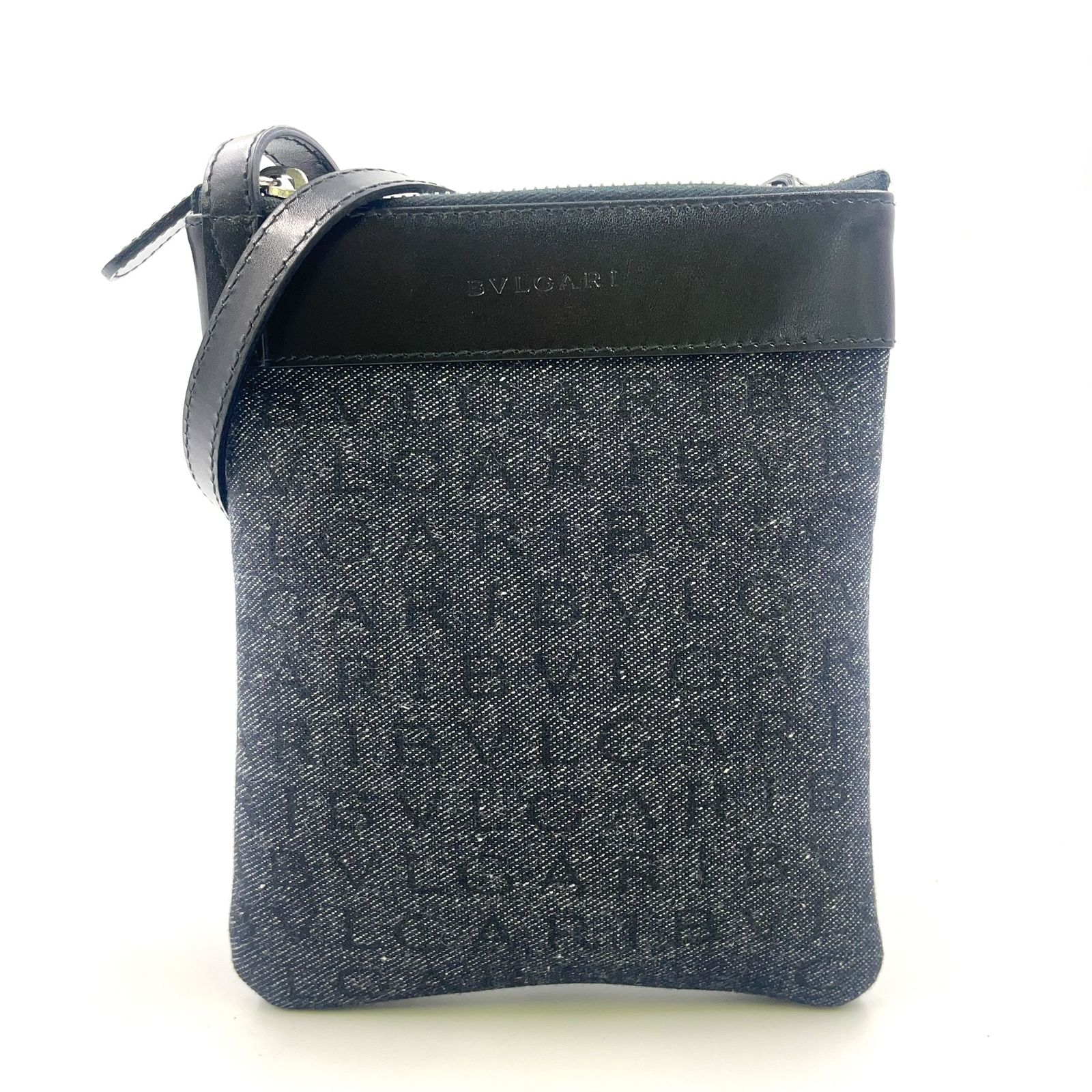BVLGARI ロゴマニア レザー×キャンバス ブラック ショルダーバッグ