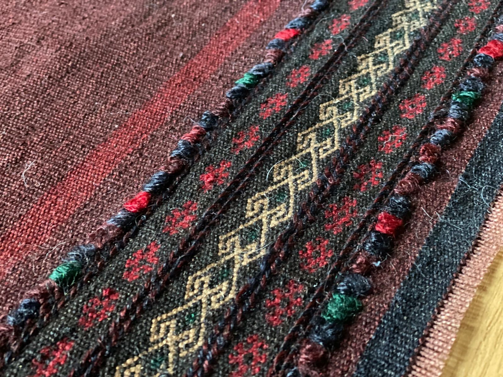 いまでは大変貴重です。総草木染バルーチ族カレイノフのキリムグジャリ