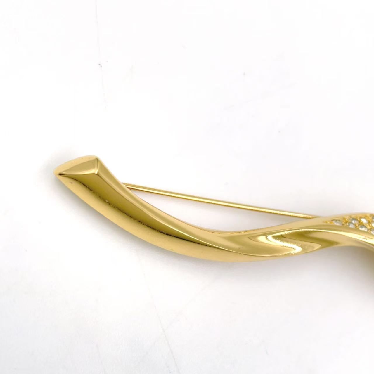 Christian Dior 葉モチーフ ブローチ GP×ラインストーン ゴールド