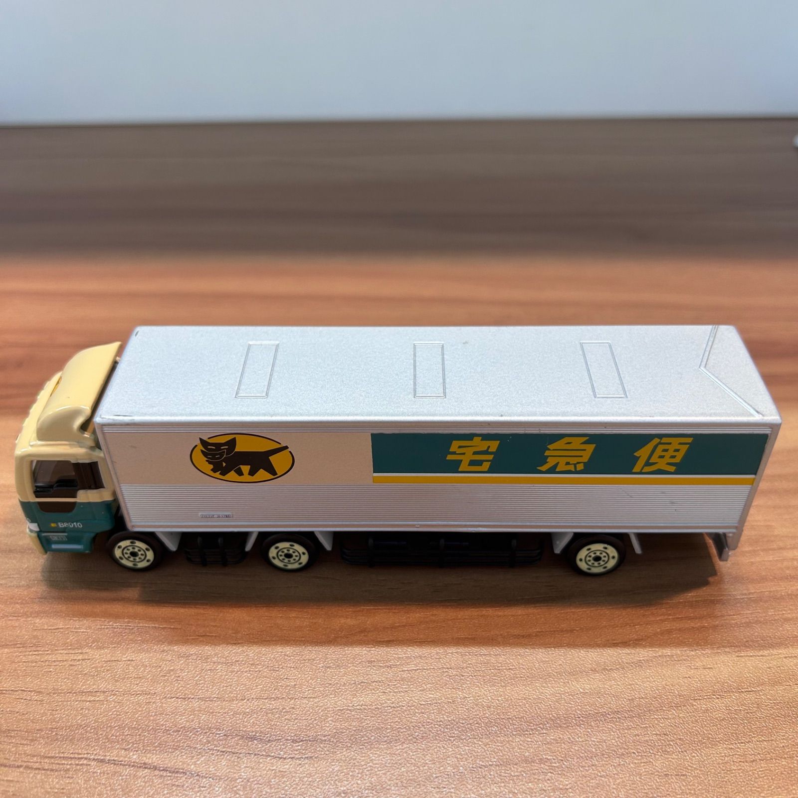 非売品】 ヤマト運輸 クロネコヤマト 宅急便 大型トラック 10tミニカー