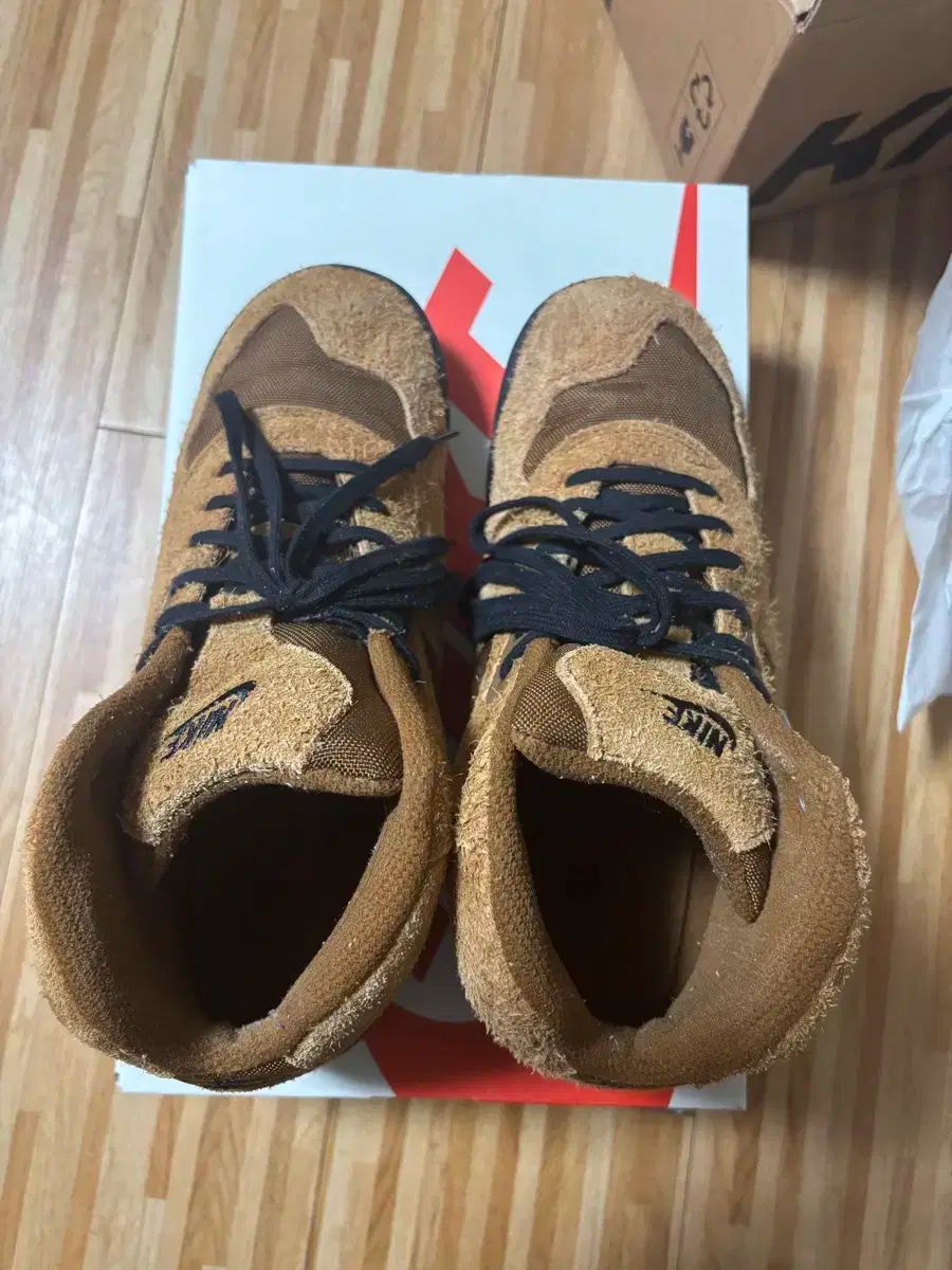 280 NIKE STUSSY エア バルトロ ライト ブリティッシュ タン ブラック