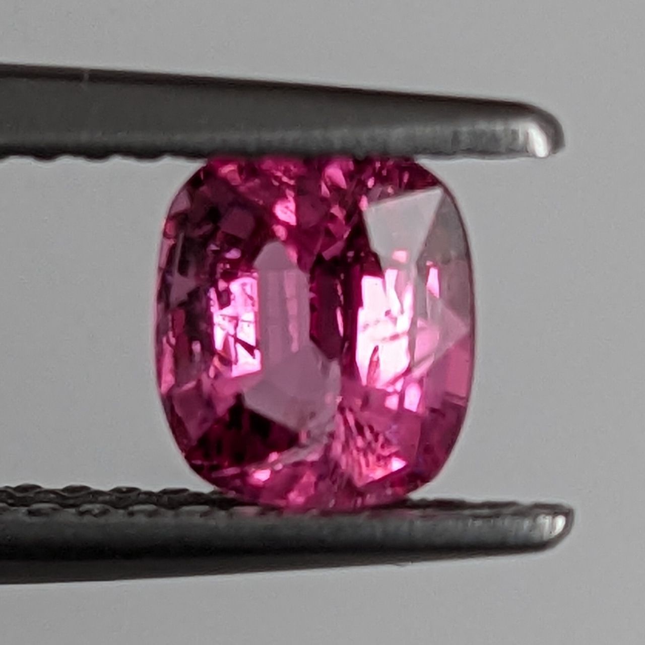 ピンクスピネル ミャンマー・モゴック産【0.81ct】PRO206509 - メルカリ