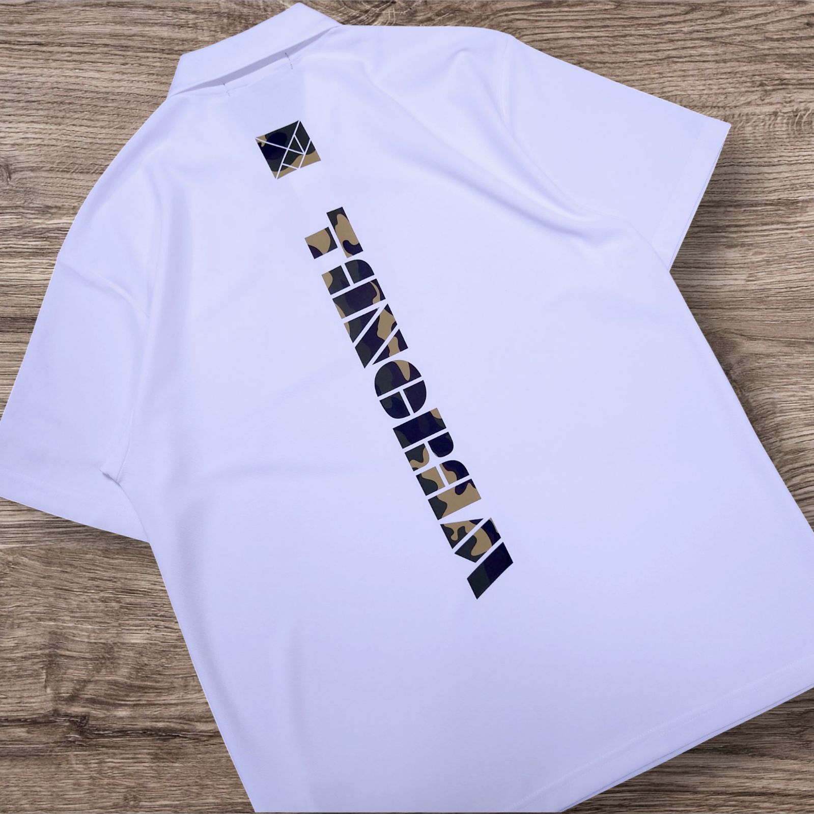 TANGRAM GOLF カモフラロゴ モデル ショートスリーブ ポロシャツ ホワイト デカロゴ 両面ロゴ メンズ