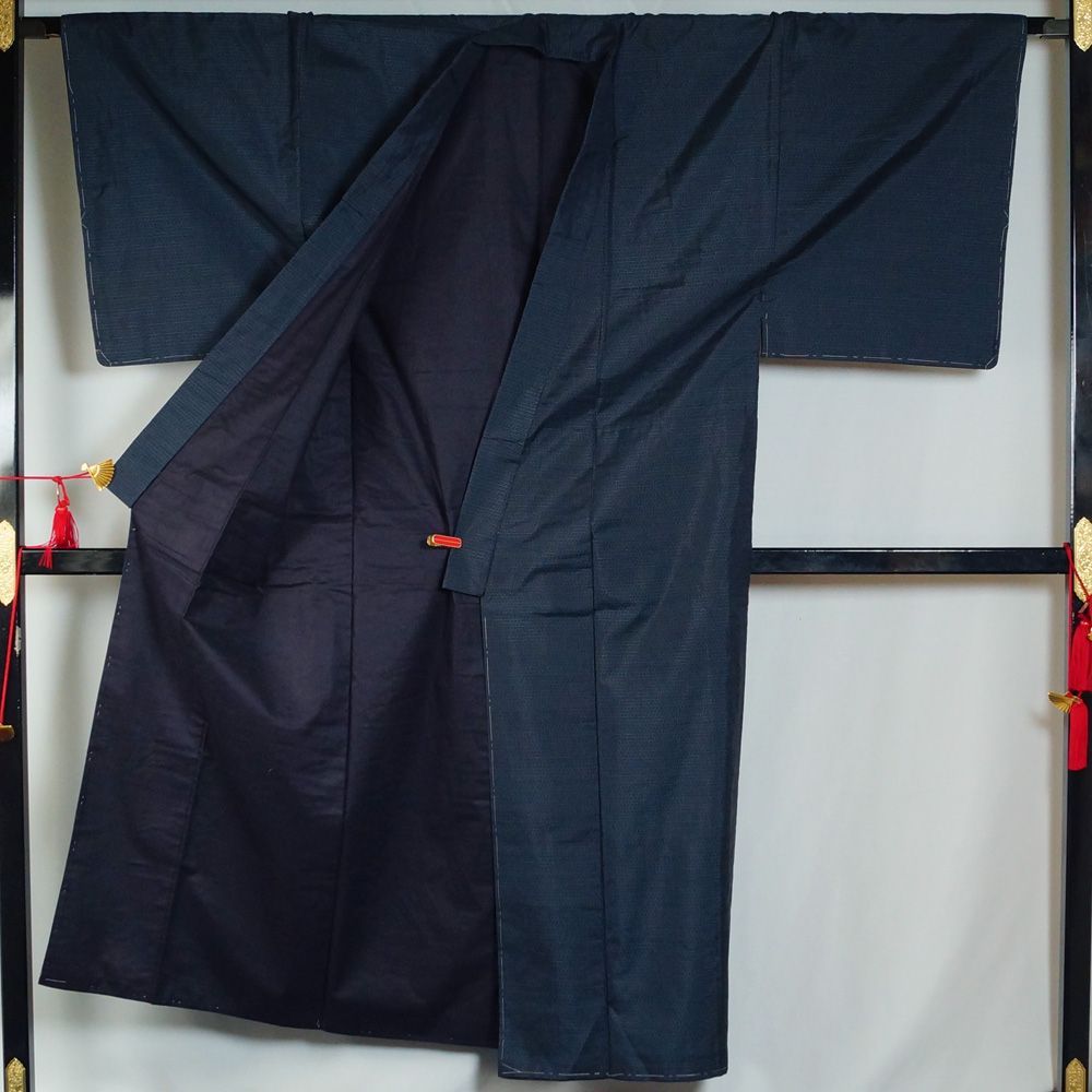 男着物 大島紬 アンサンブル 着物・羽織 亀甲模様 Mサイズ 藍染 【送料 男着物 大島紬 アンサンブル 着物・羽織 亀甲模様 Mサイズ 藍染 【送料