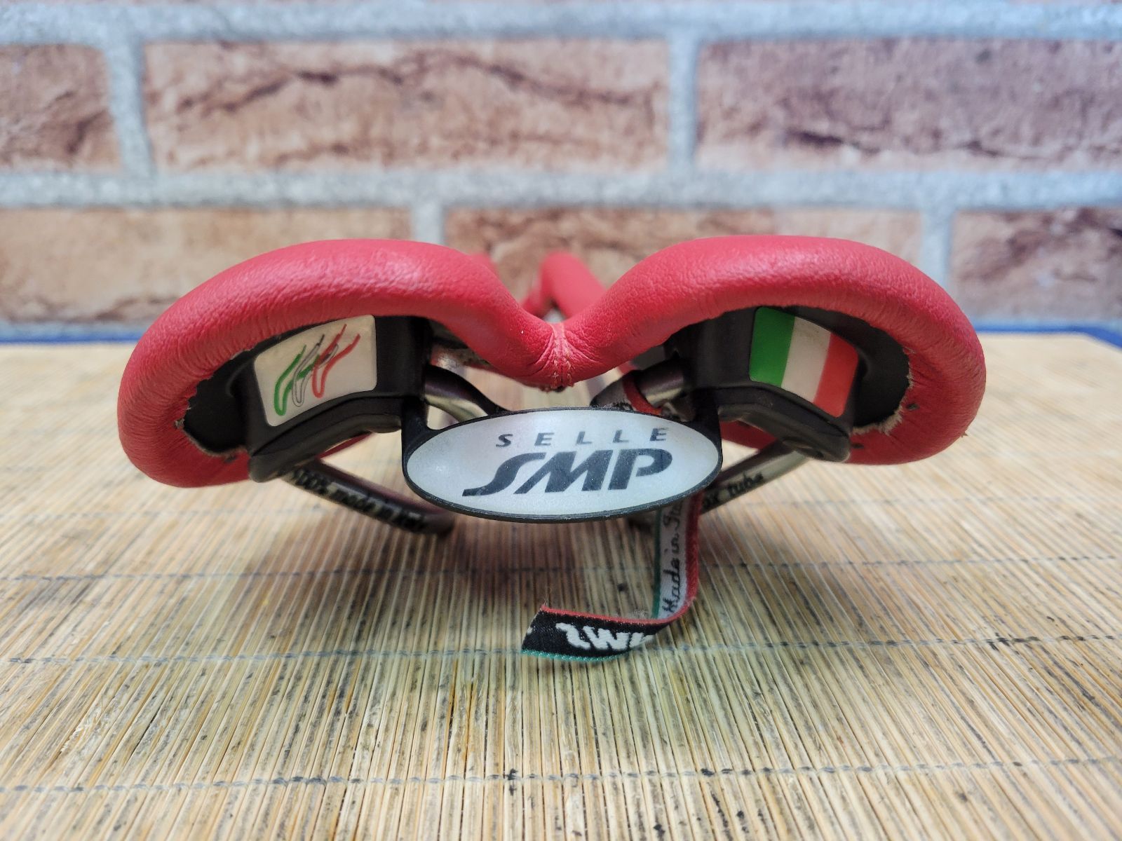 Selle SMP dynamic サドル 座骨幅が標準～広めのライダー向け レッド