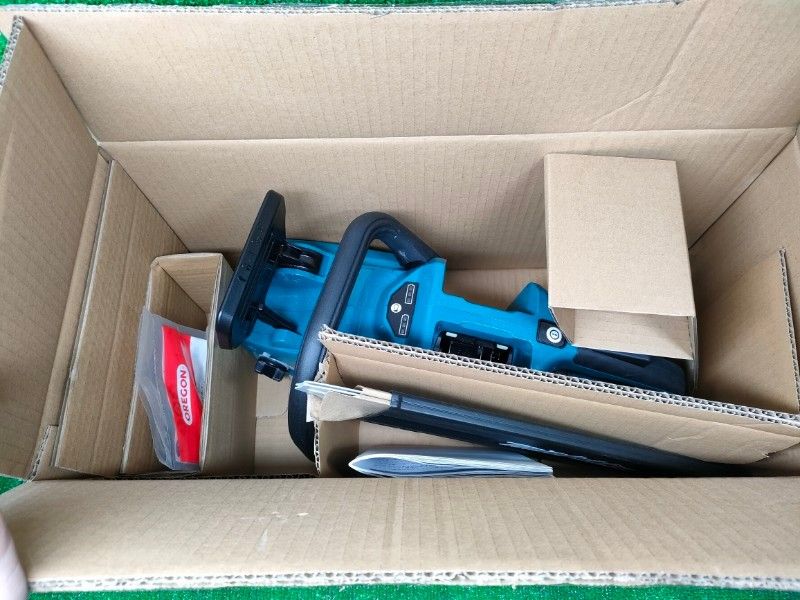 マキタ 350 mm充電式チェーンソー 本体のみ 18 V 長期